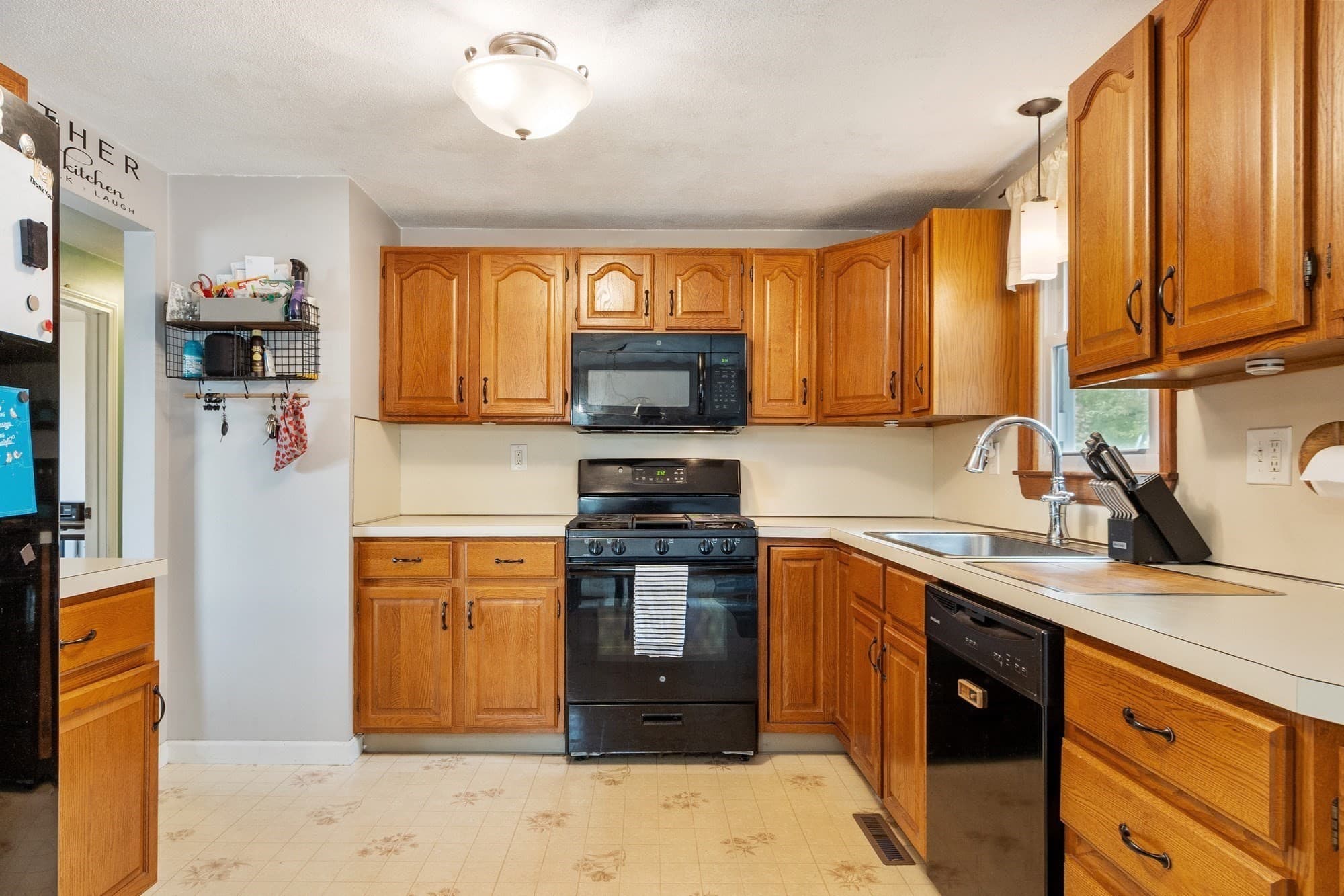 Single Family Residence at 7 N Lakeview Rd, Norton MA 02766, Norton, photo 9 of 41