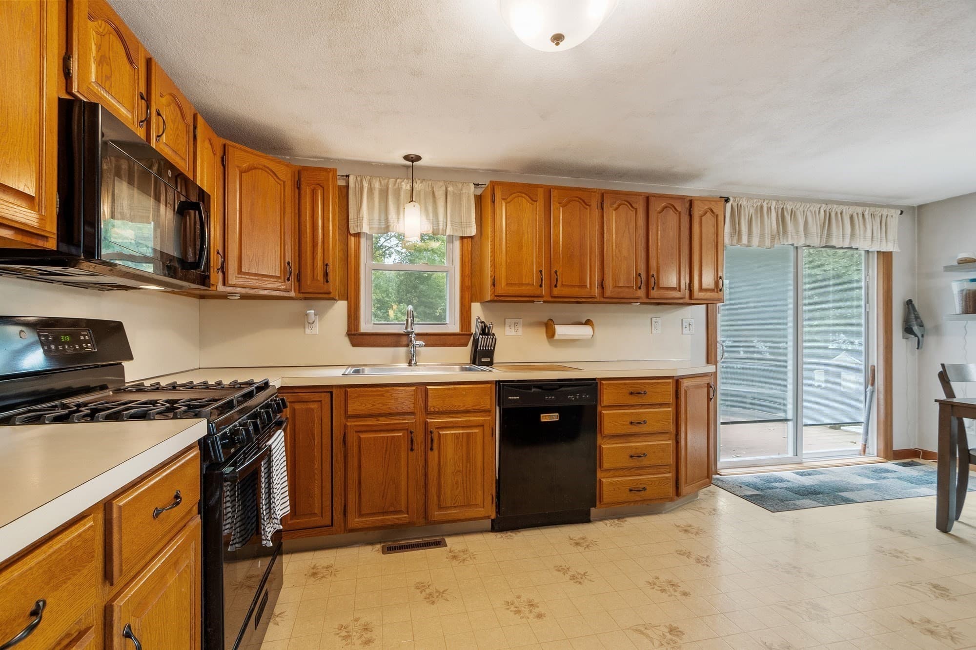 Single Family Residence at 7 N Lakeview Rd, Norton MA 02766, Norton, photo 10 of 41