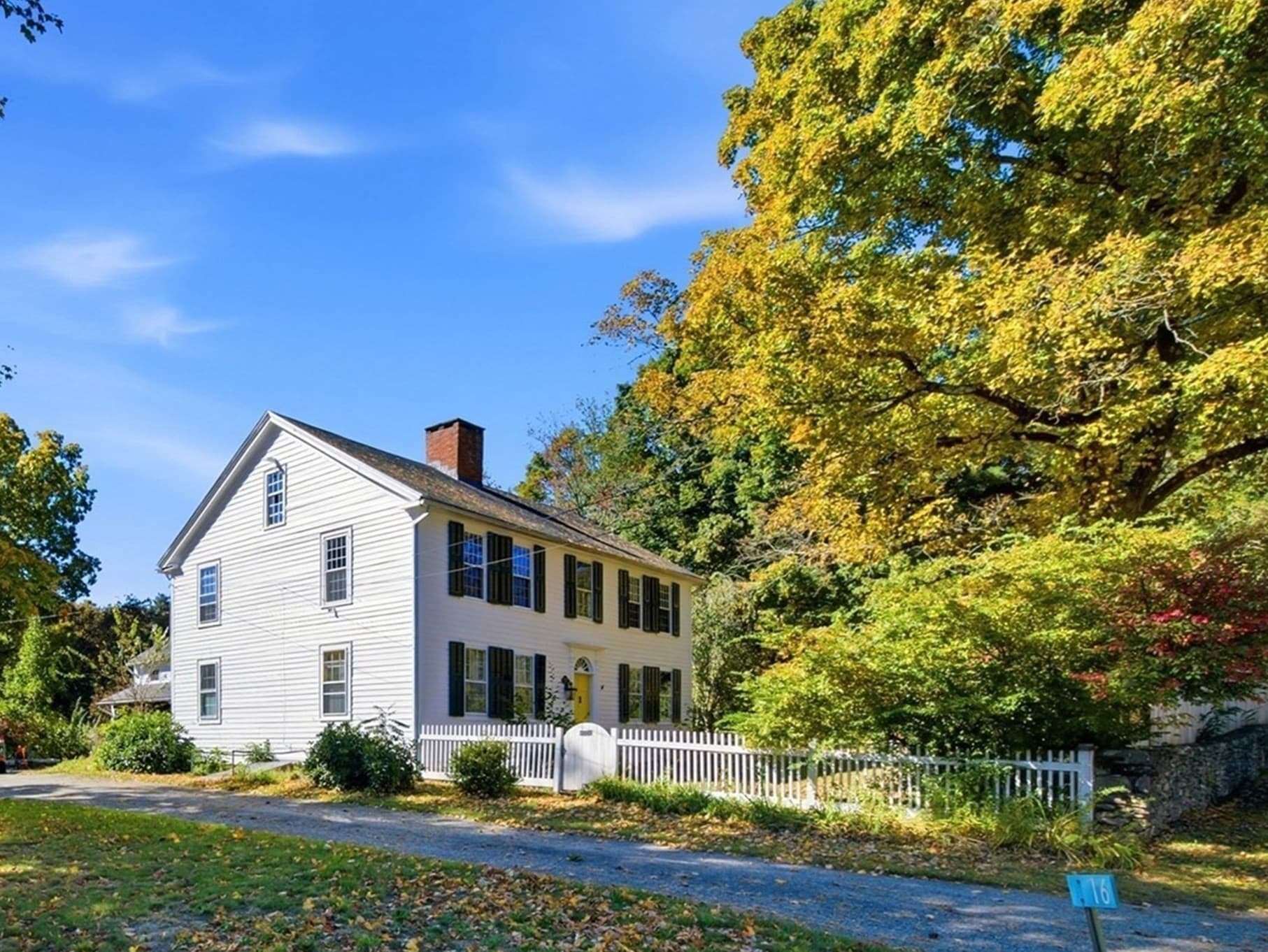 16 Parish Hill Rd, Granby MA 01033