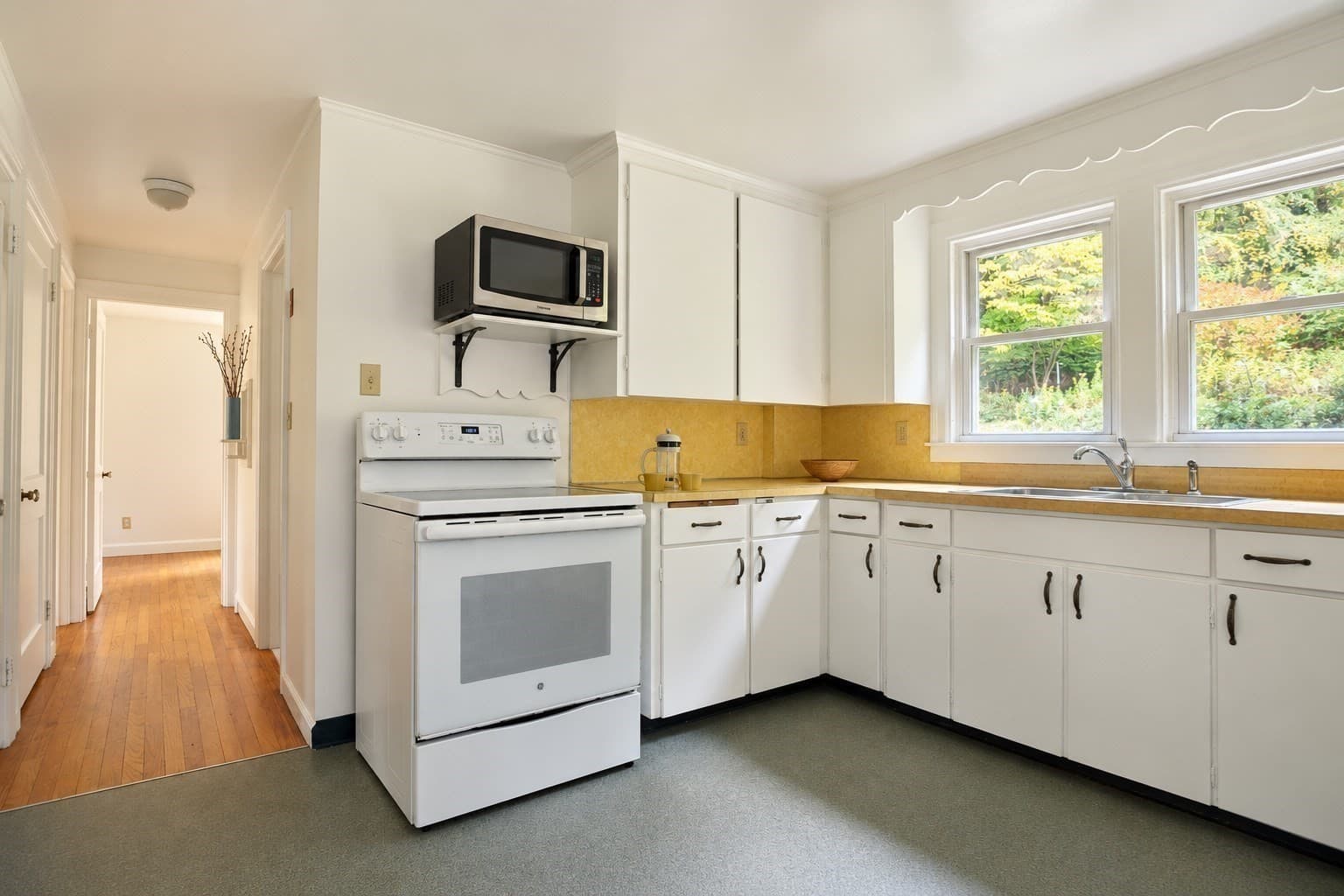 Single Family Residence at 390 Leyden Road, Greenfield MA 01301, Greenfield, photo 7 of 26