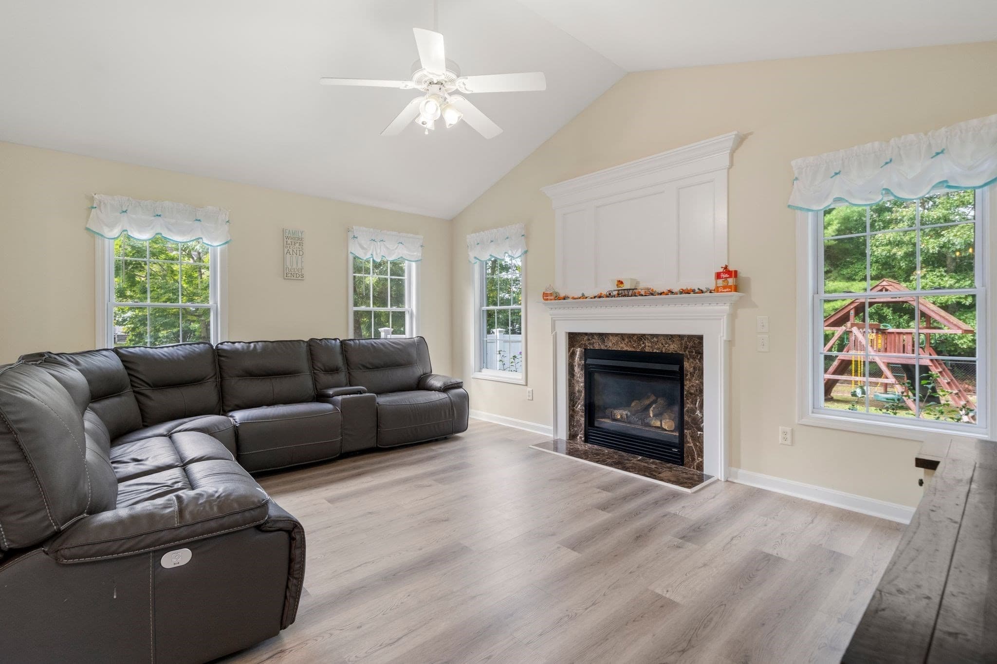 Single Family Residence at 3 Autumn Dr, Wareham MA 02576, Wareham, photo 2 of 30