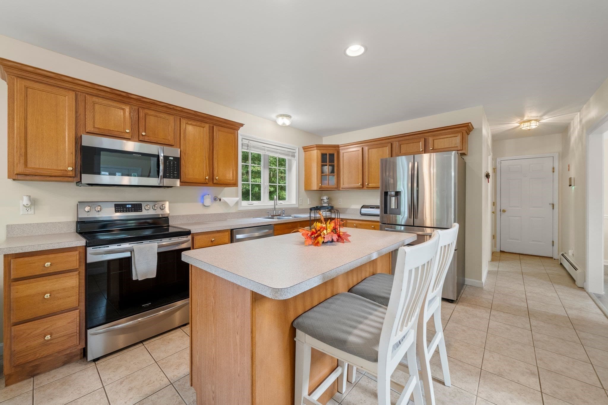 Single Family Residence at 3 Autumn Dr, Wareham MA 02576, Wareham, photo 7 of 30