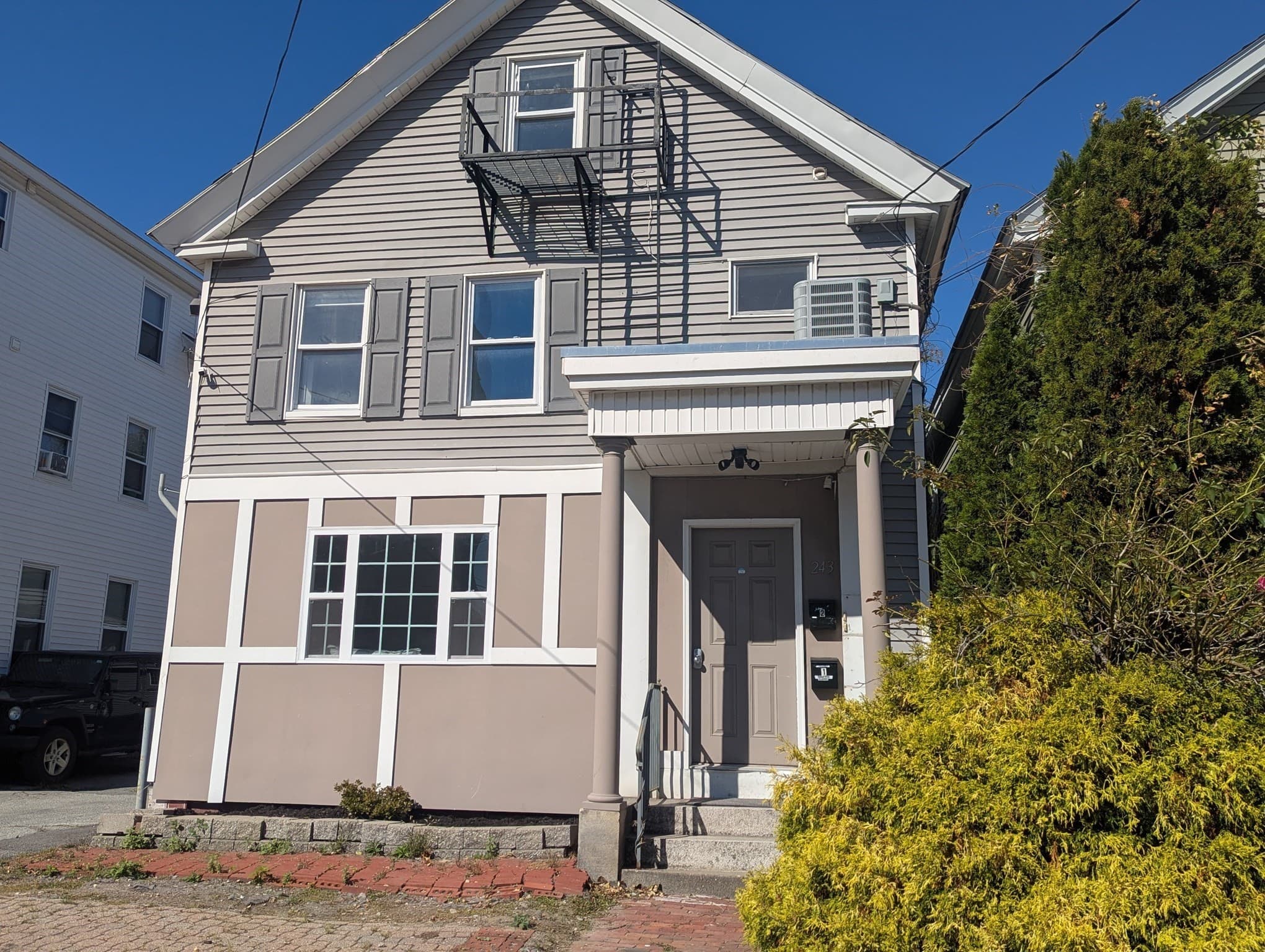 243 Appleton St, Lowell MA 01852