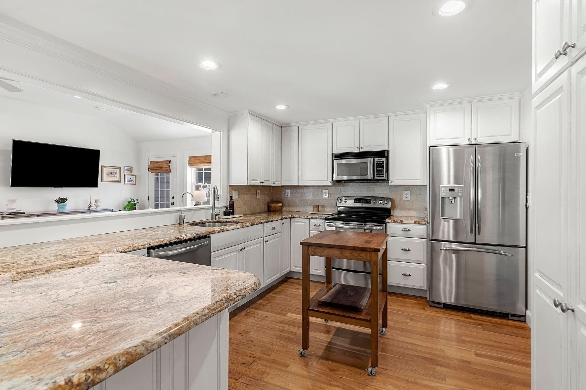 Single Family Residence at 29 Linwood St, Chelmsford MA 01824, Chelmsford, photo 7 of 42