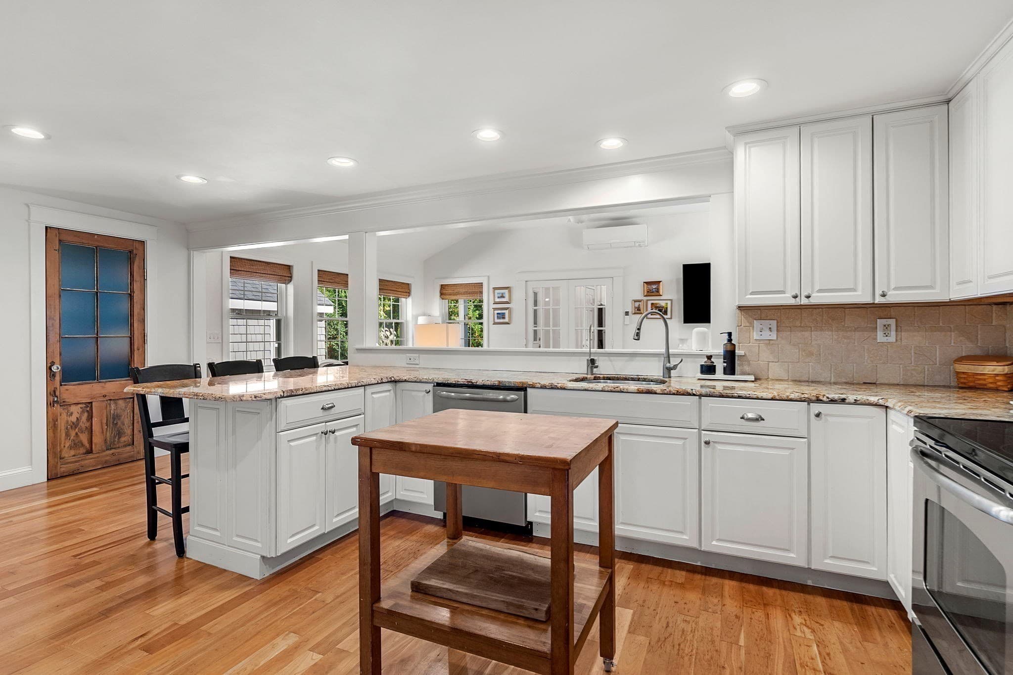 Single Family Residence at 29 Linwood St, Chelmsford MA 01824, Chelmsford, photo 8 of 42