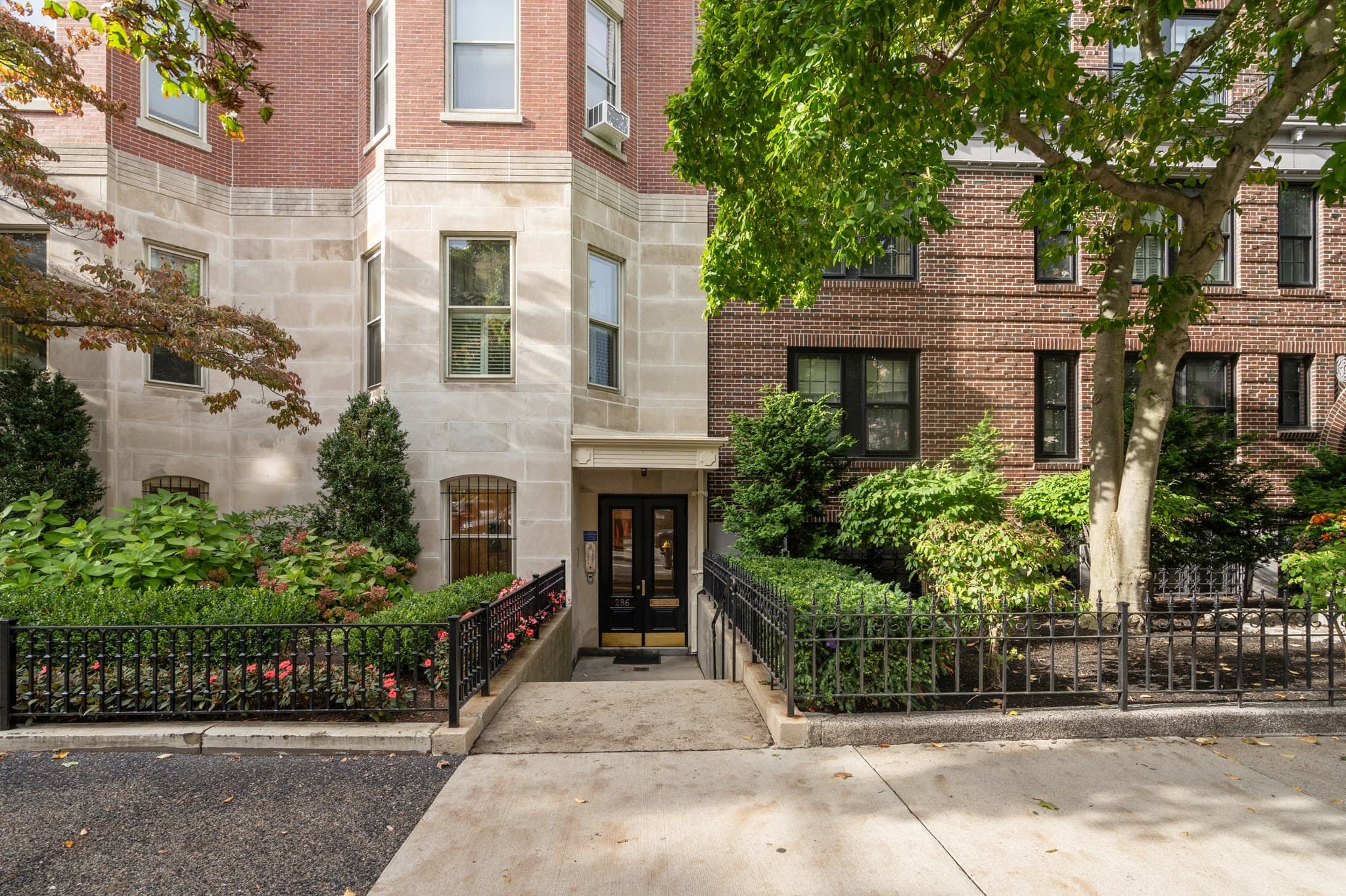 Condominium at 286 Beacon Street # 1, Boston MA 02116, Boston, photo 2 of 19