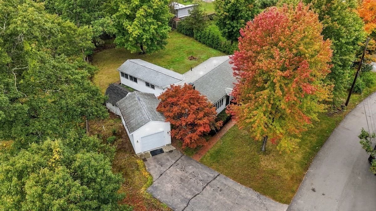 Single Family Residence at 25 Oakview Cir, Medway MA 02053, Medway, photo 7 of 34