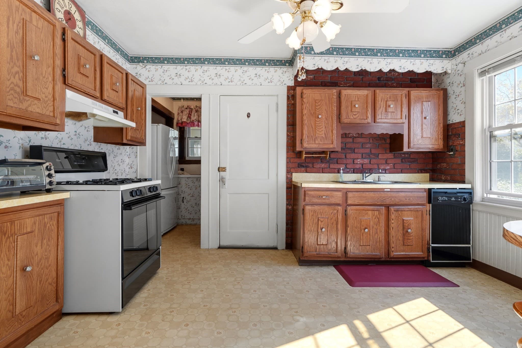 2 Family - 2 Units Up/Down at 51-53 Prentiss St, Watertown MA 02472, Watertown, photo 8 of 34