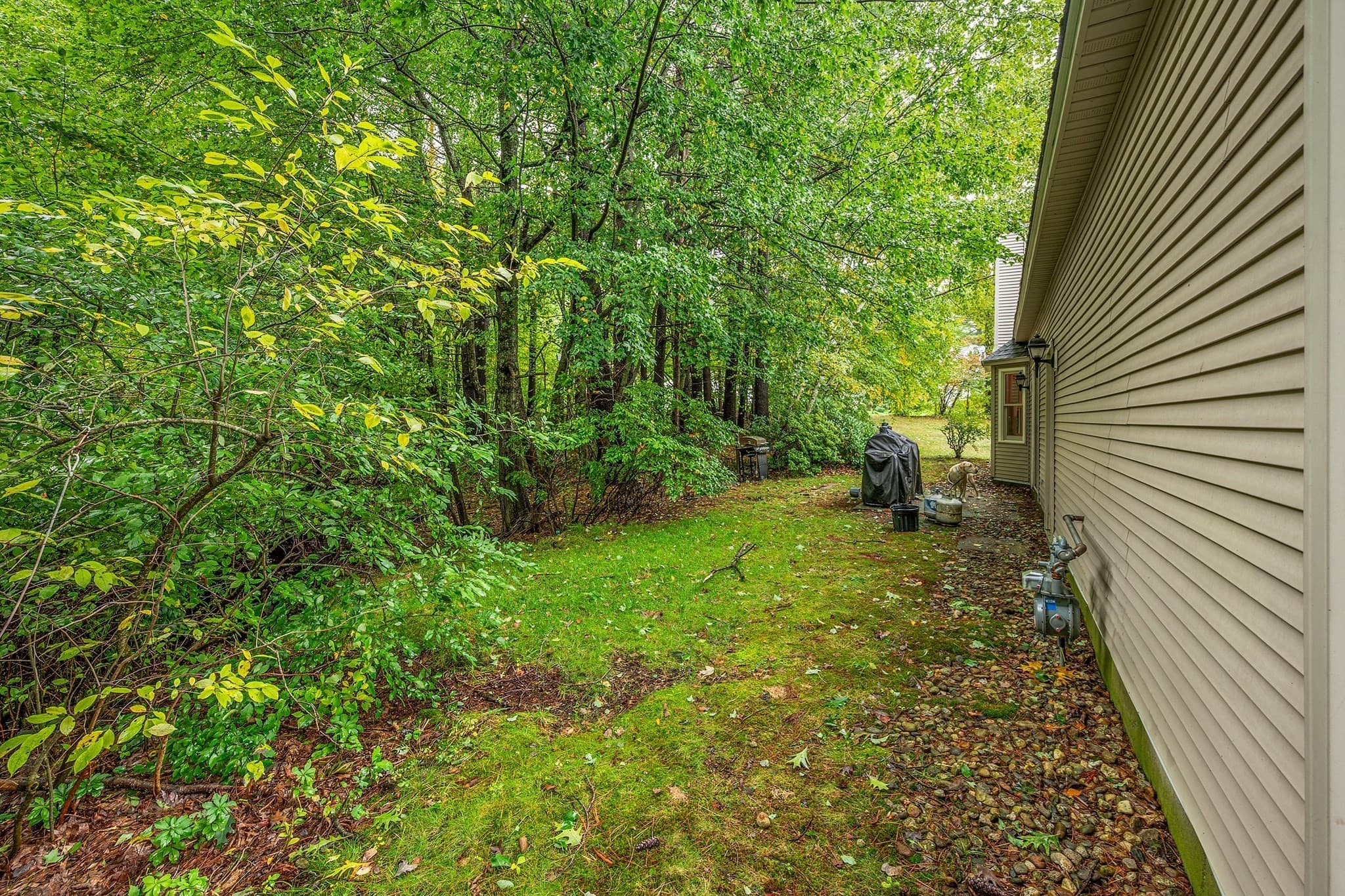 Single Family Residence at 96 Beechwood Dr, Haverhill MA 01832, Haverhill, photo 34 of 35