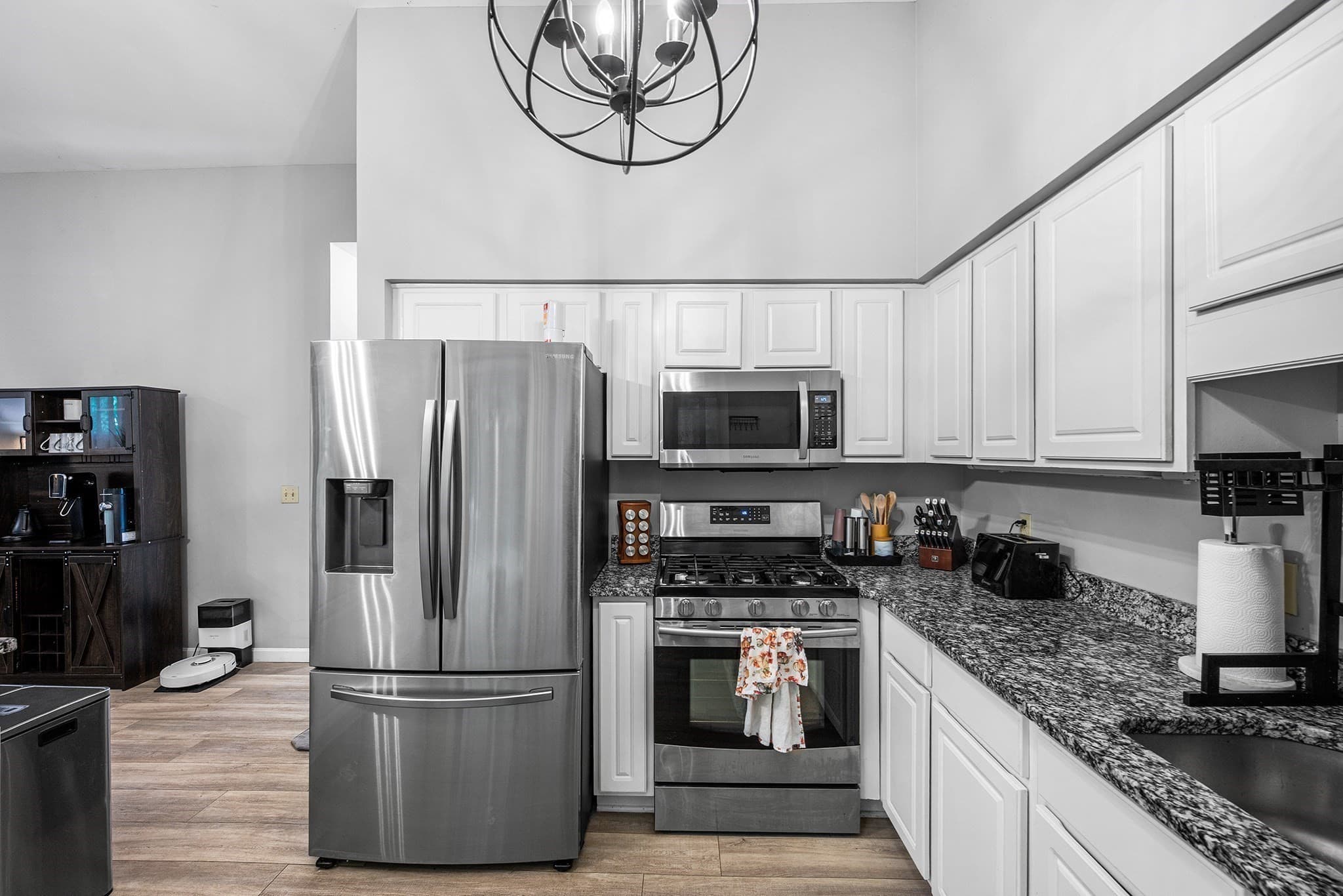 Single Family Residence at 96 Beechwood Dr, Haverhill MA 01832, Haverhill, photo 10 of 35