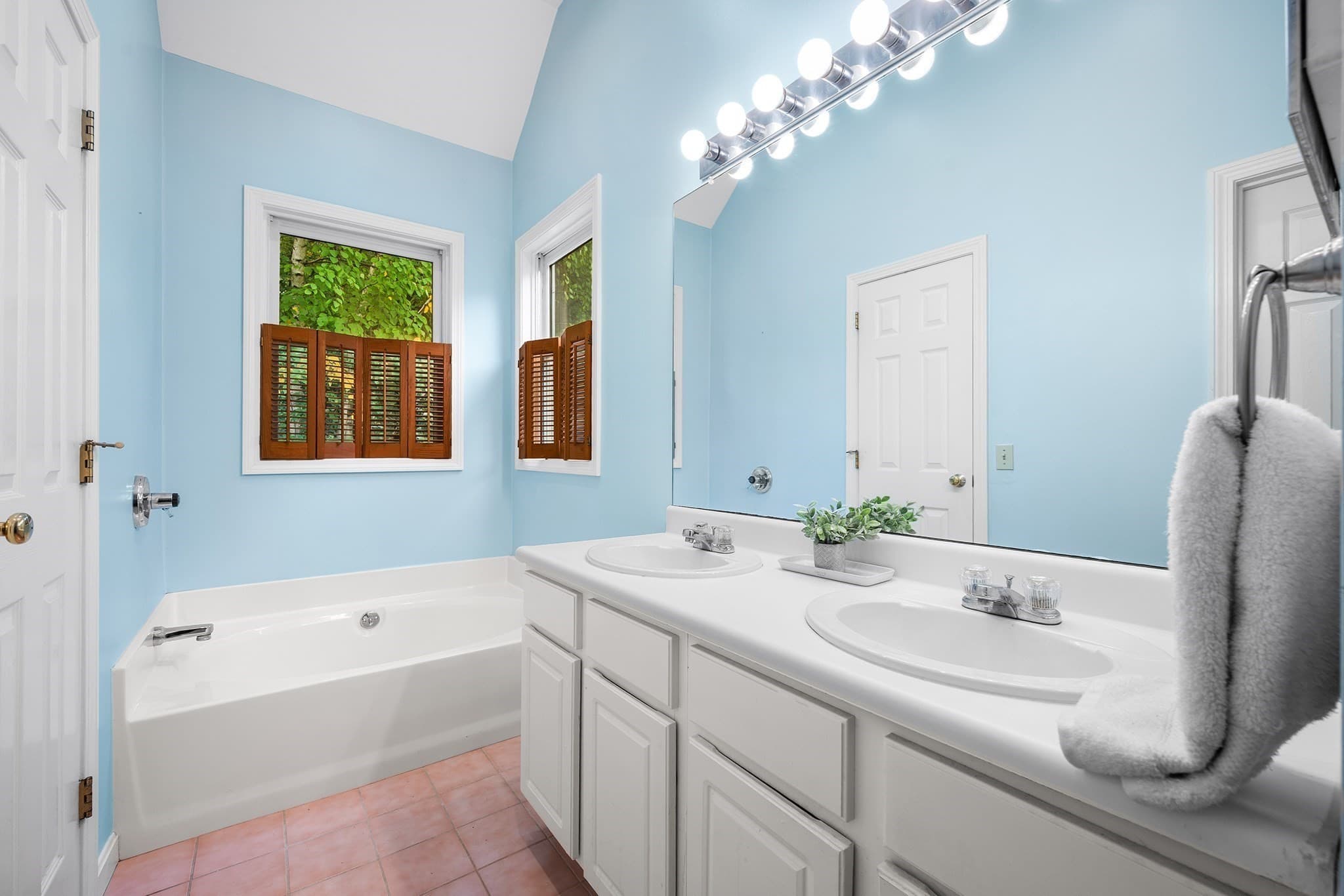 Single Family Residence at 96 Beechwood Dr, Haverhill MA 01832, Haverhill, photo 18 of 35