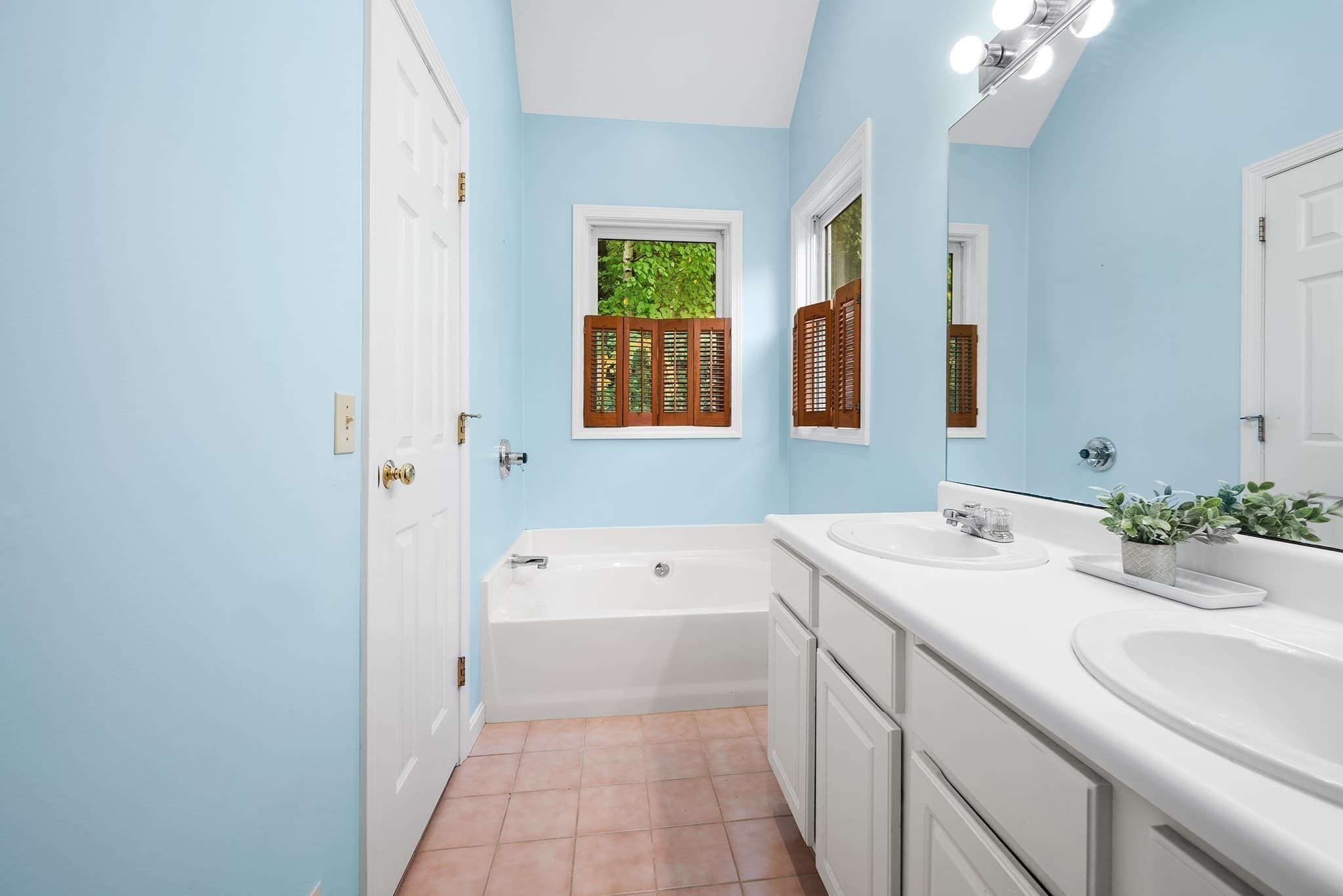 Single Family Residence at 96 Beechwood Dr, Haverhill MA 01832, Haverhill, photo 19 of 35