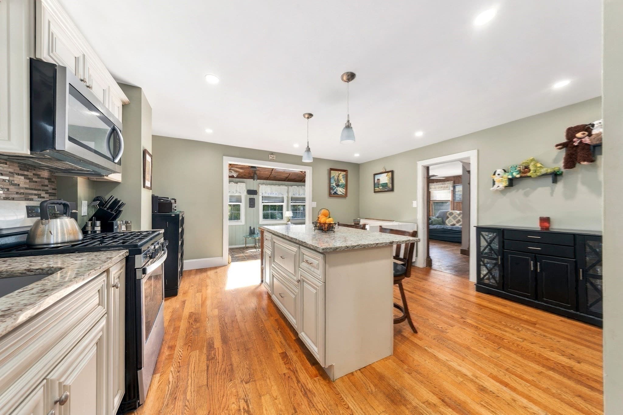 Single Family Residence at 33 Archer Rd, Rockland MA 02370, Rockland, photo 4 of 29