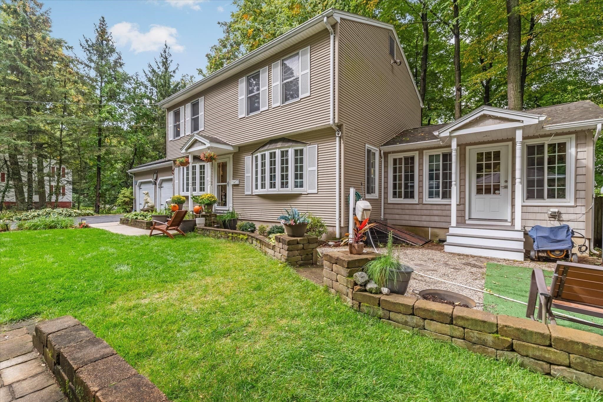 Single Family Residence at 14 Fairview Street, Longmeadow MA 01106, Longmeadow, photo 3 of 41