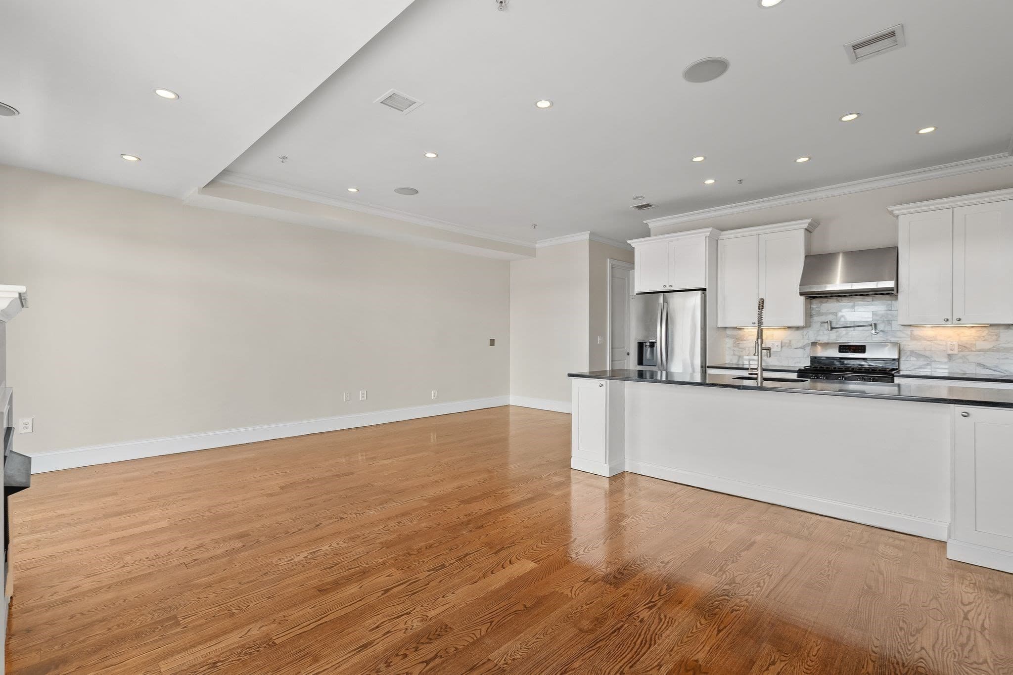 Condominium at 374-378 W Broadway # 3, Boston MA 02127, Boston, photo 10 of 34