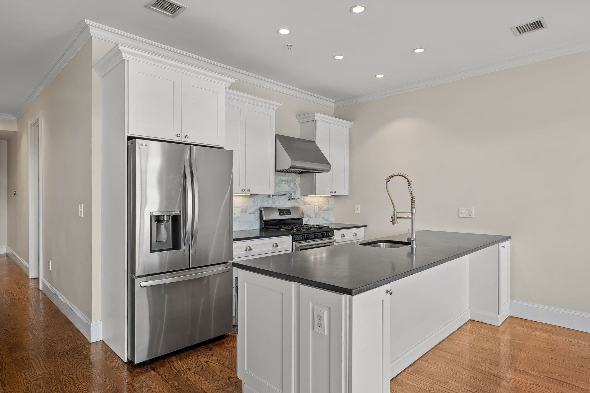 Condominium at 374-378 W Broadway # 3, Boston MA 02127, Boston, photo 4 of 34