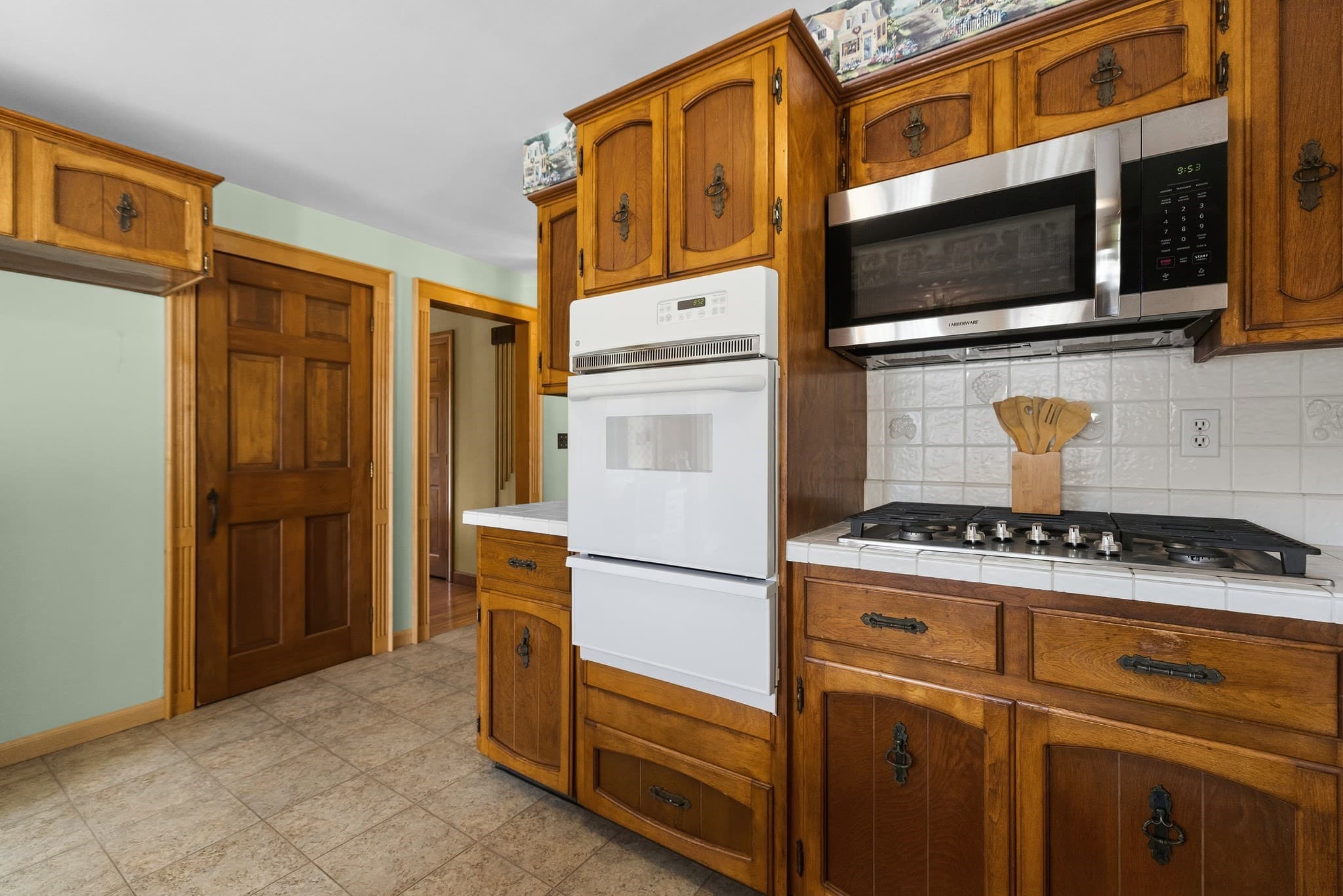 Single Family Residence at 86 Delmage Rd, Swansea MA 02777, Swansea, photo 7 of 41