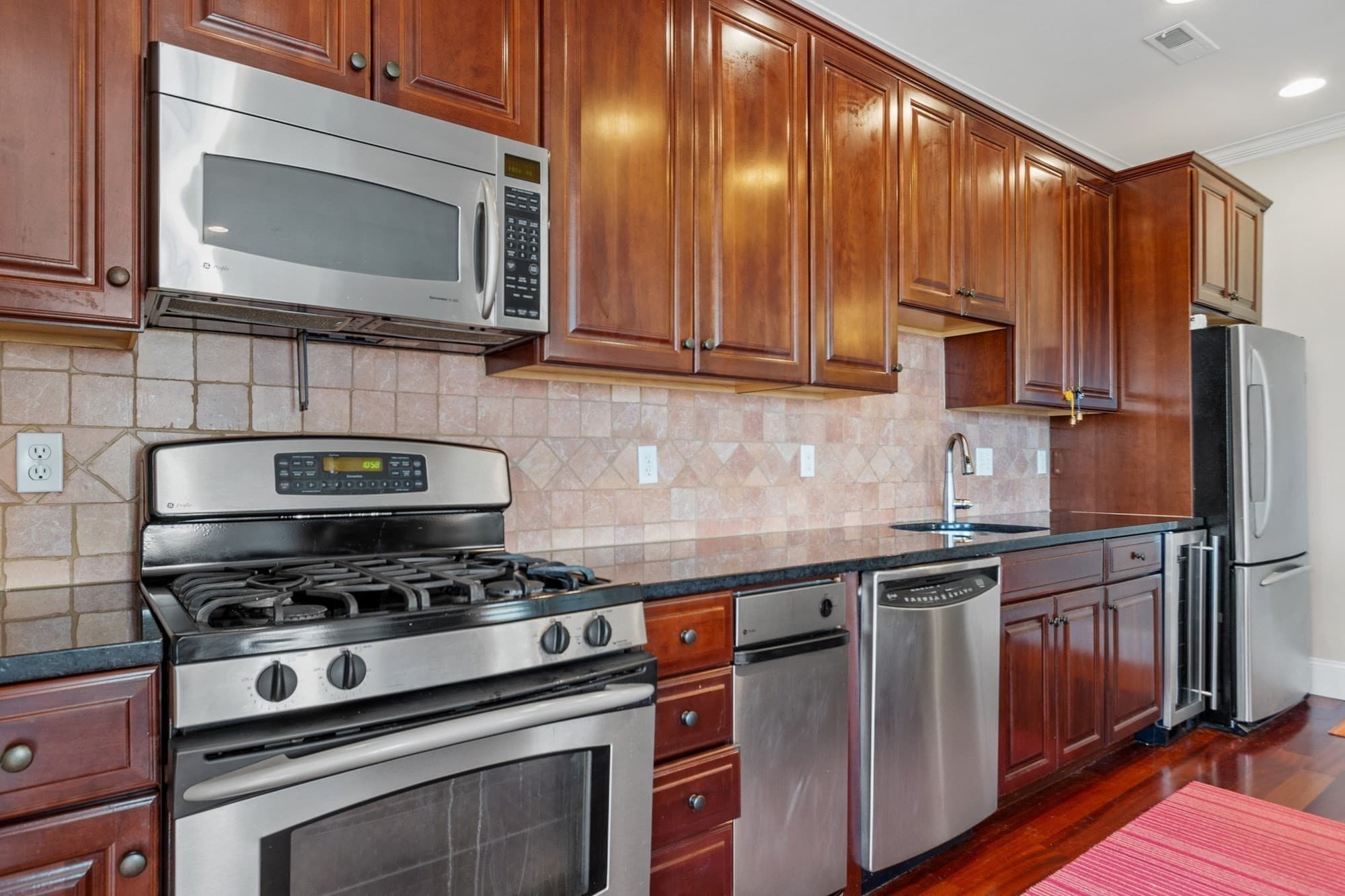 Condominium at 98 G St # 4, Boston MA 02127, Boston, photo 3 of 41