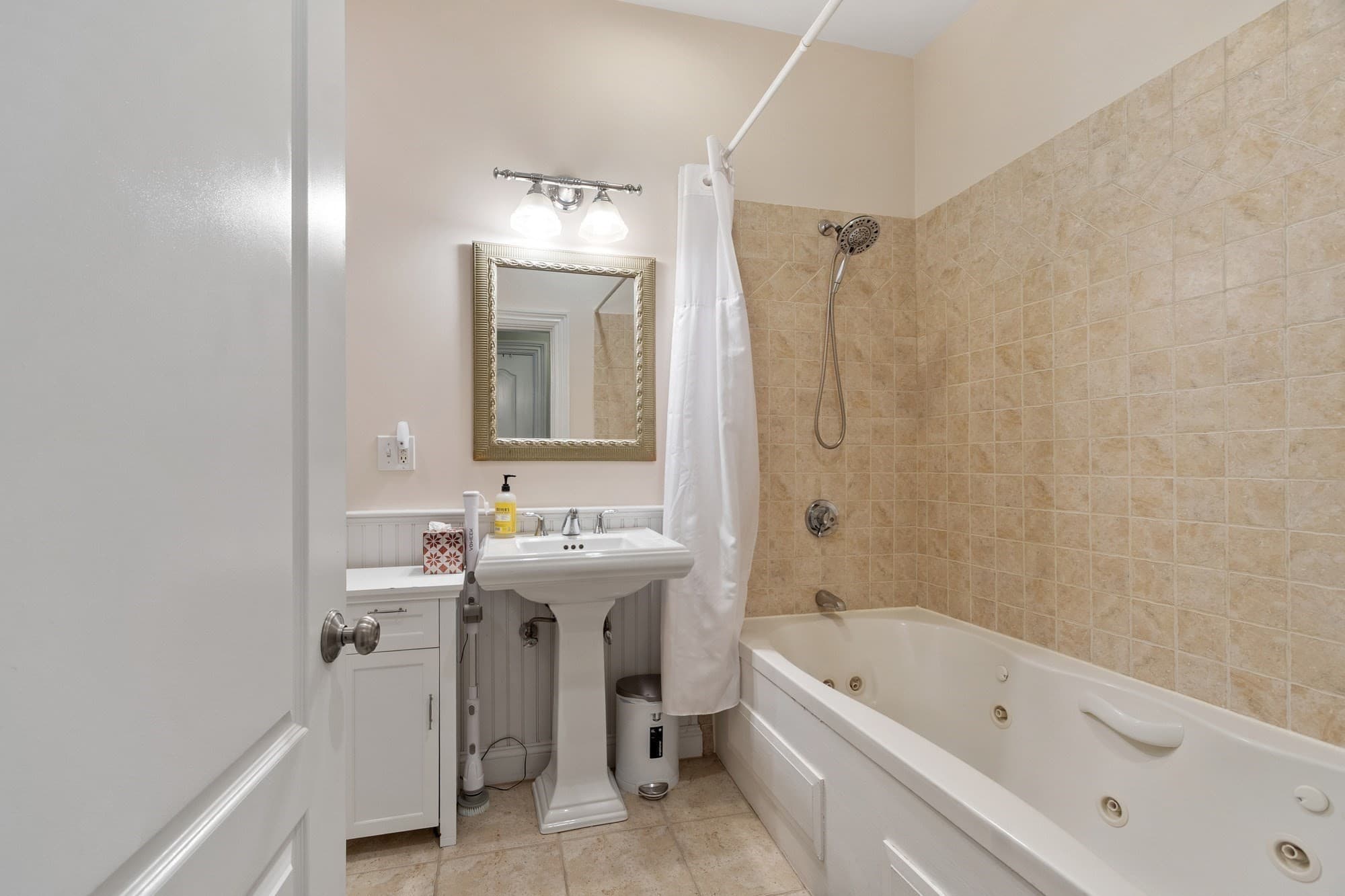 Condominium at 98 G St # 4, Boston MA 02127, Boston, photo 19 of 41