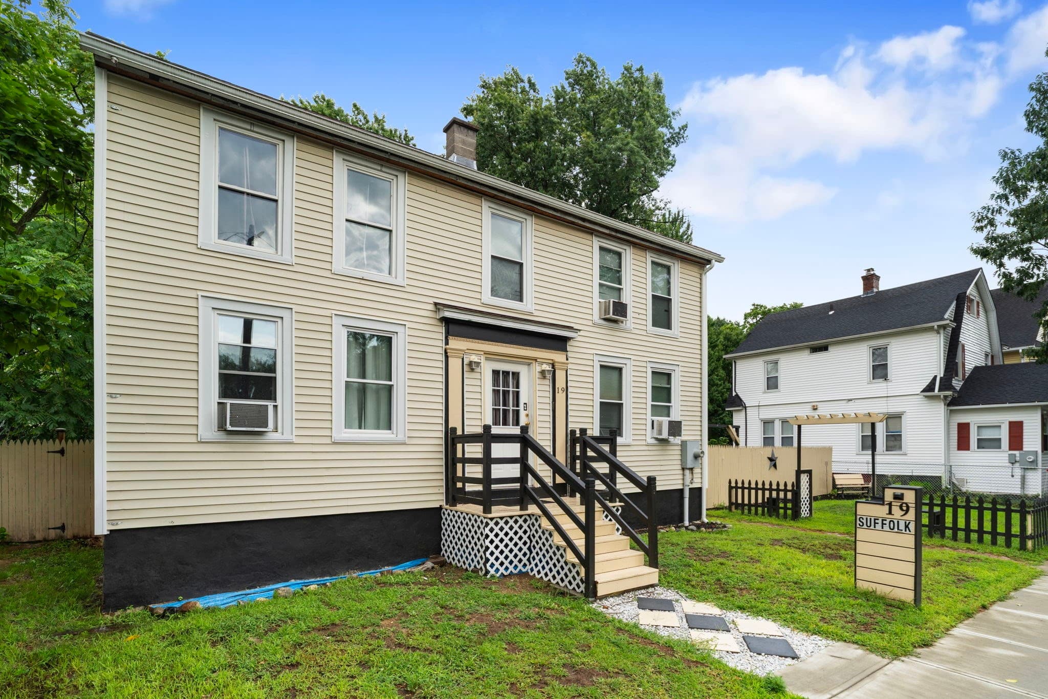 Single Family Residence at 19 Suffolk St, Springfield MA 01109, Springfield, photo 2 of 35