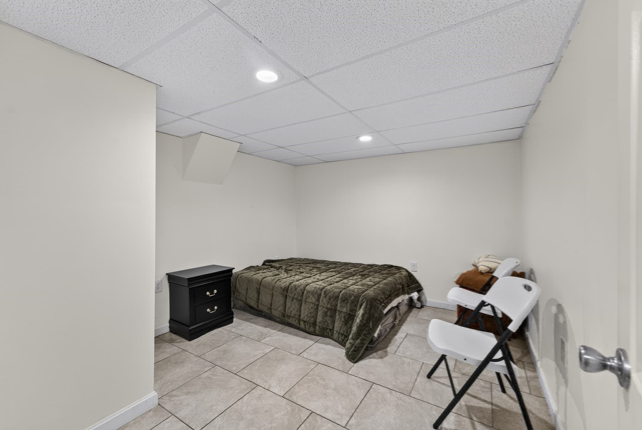 Single Family Residence at 4 Old Homestead Rd, Methuen MA 01844, Methuen, photo 33 of 36