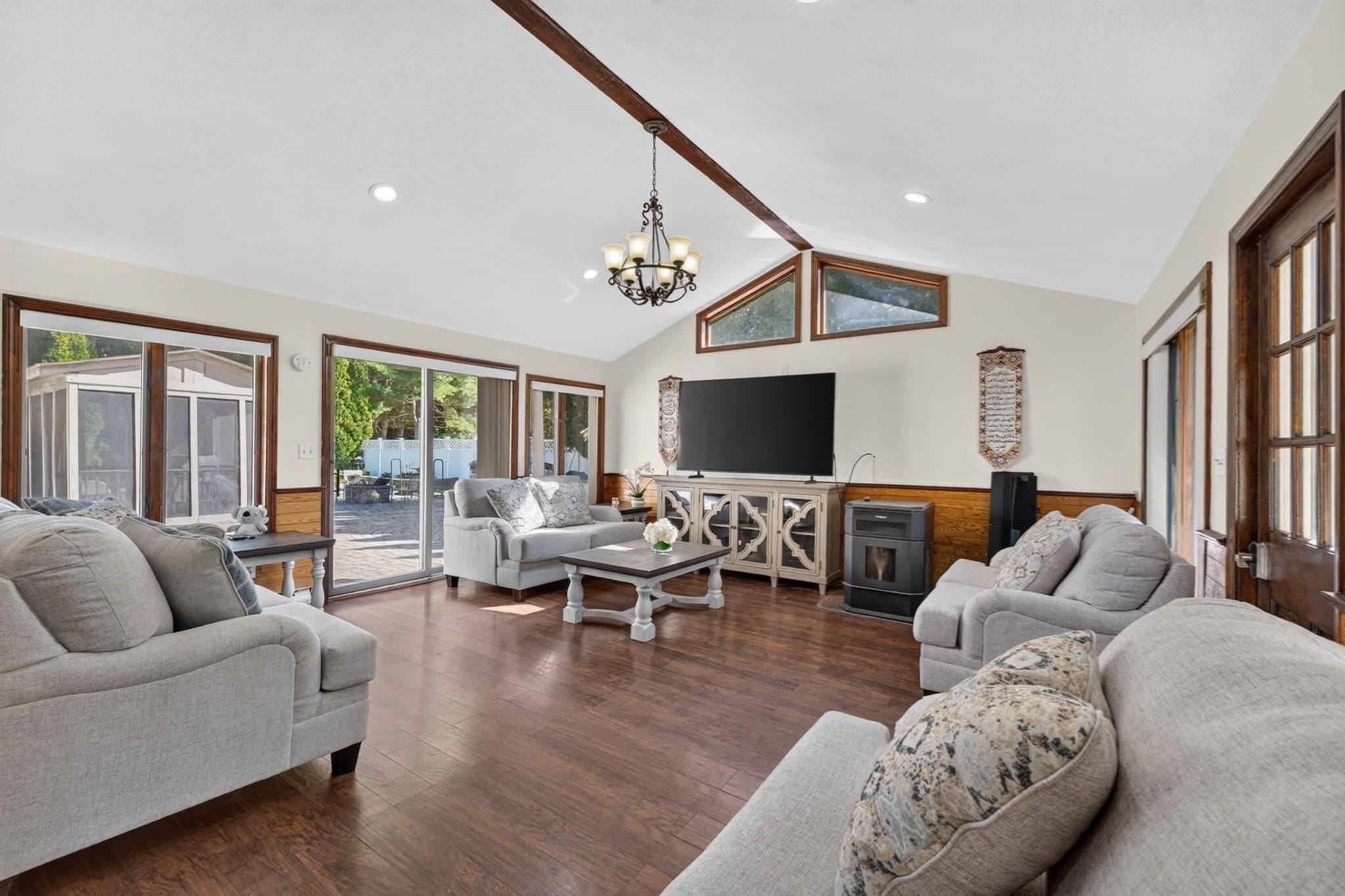 Single Family Residence at 4 Old Homestead Rd, Methuen MA 01844, Methuen, photo 11 of 36