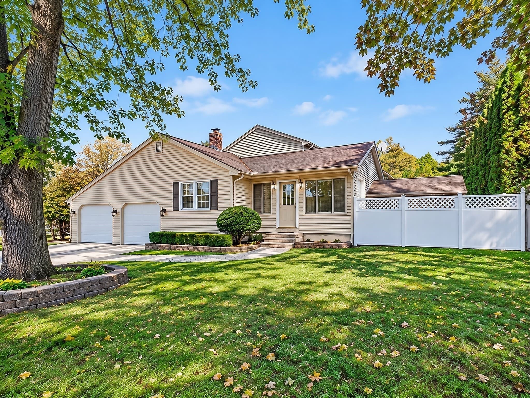 Single Family Residence at 4 Old Homestead Rd, Methuen MA 01844, Methuen, photo 4 of 36