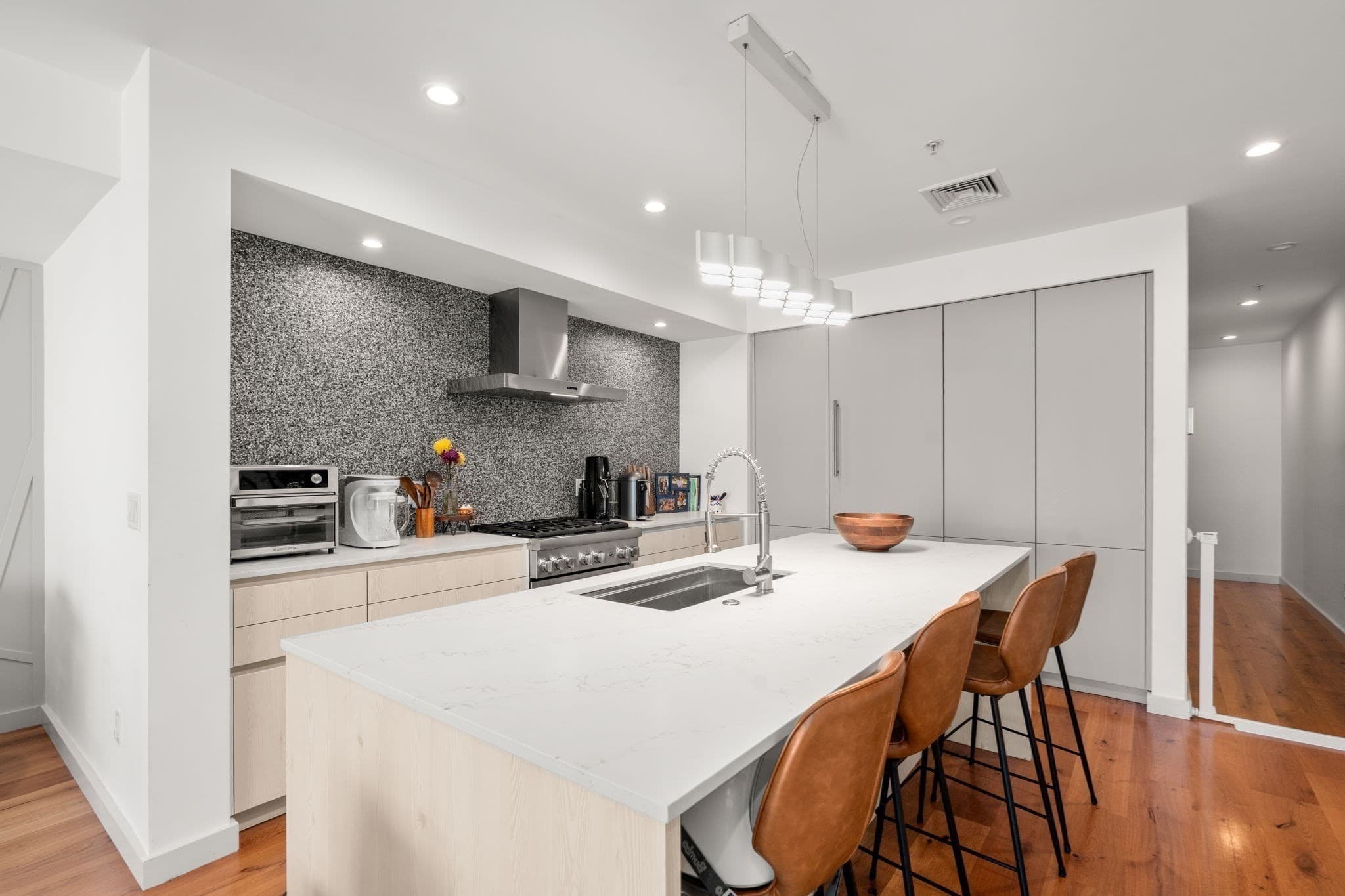 Condominium at 362-364 W Broadway # 5, Boston MA 02127, Boston, photo 7 of 25