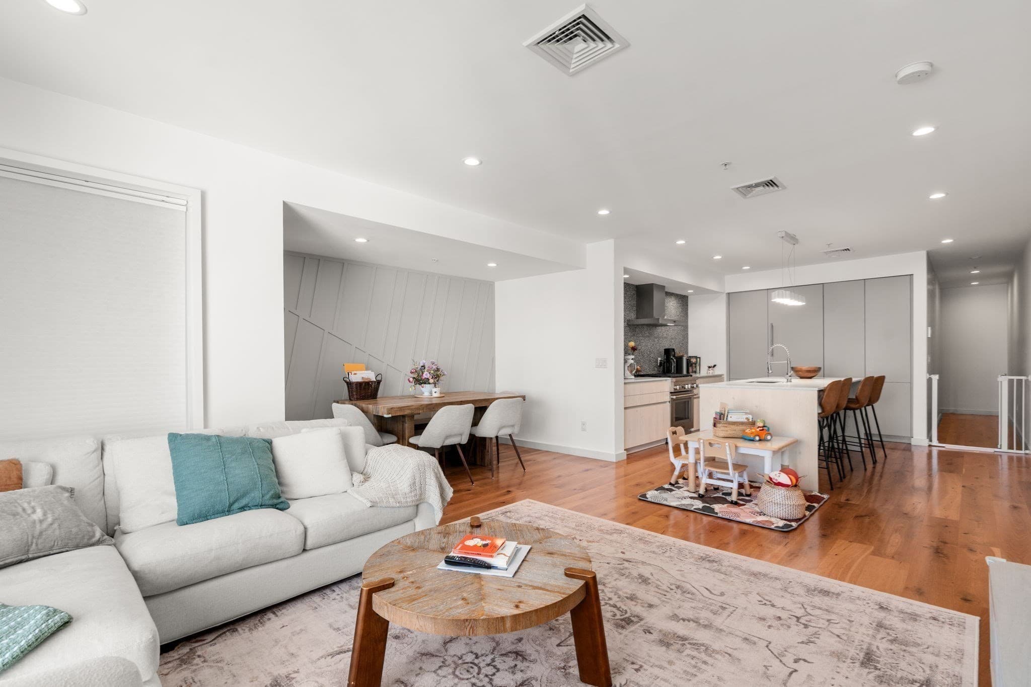 Condominium at 362-364 W Broadway # 5, Boston MA 02127, Boston, photo 9 of 25