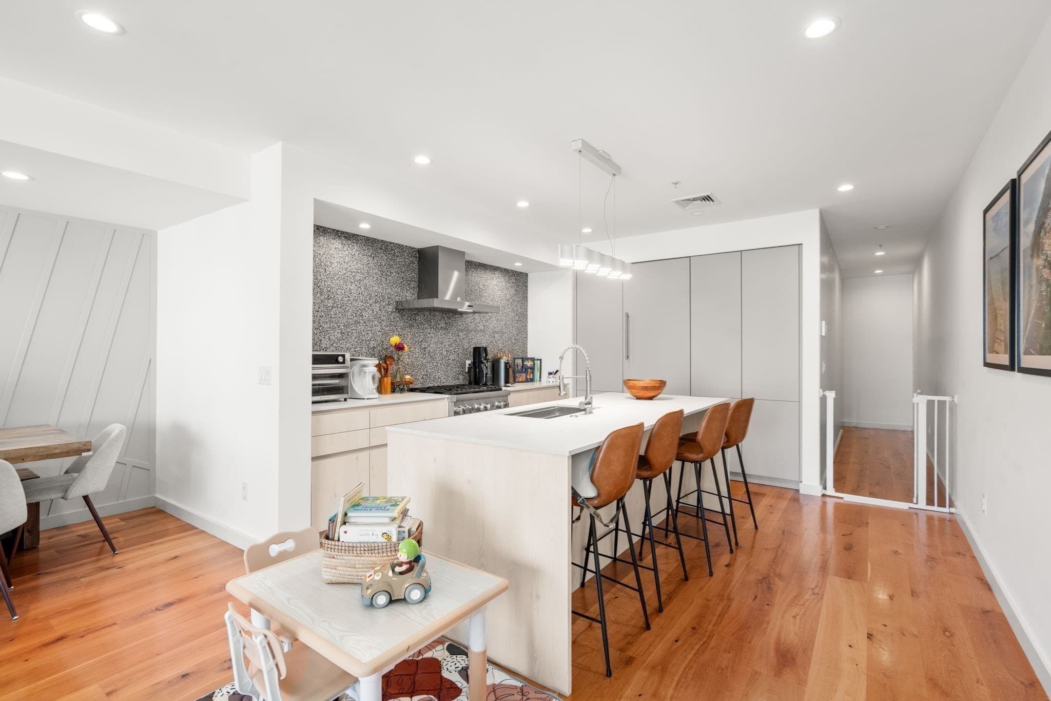 Condominium at 362-364 W Broadway # 5, Boston MA 02127, Boston, photo 8 of 25