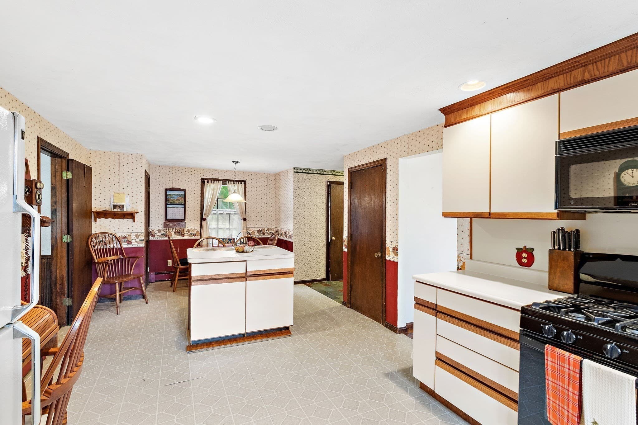 Single Family Residence at 155 Hosmer Street, Hudson MA 01749, Hudson, photo 10 of 39