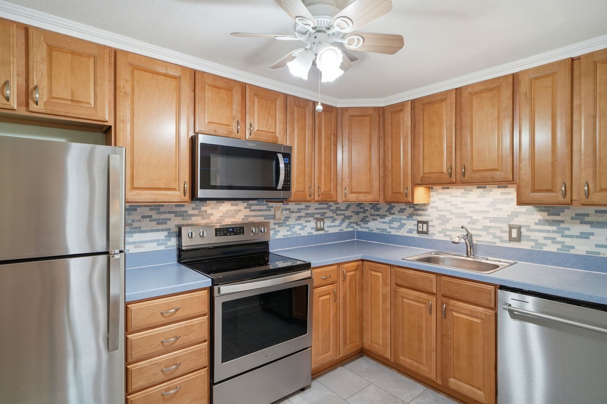 Condominium at 4 Colonial Dr # 11, Andover MA 01810, Andover, photo 3 of 28