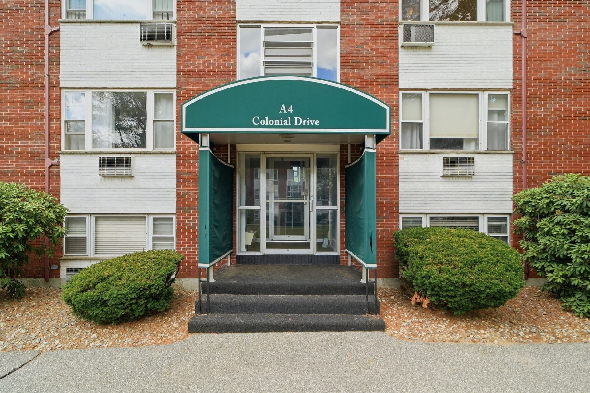 4 Colonial Dr # 11, Andover MA 01810
