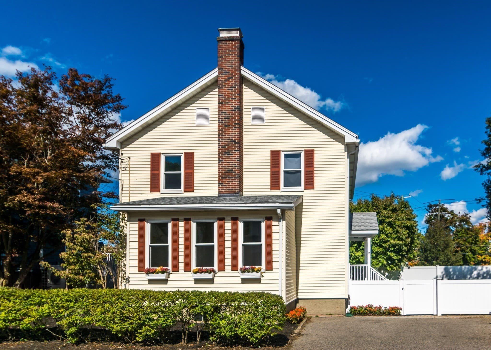 Single Family Residence at 17 Hamblin Road, Waltham MA 02453, Waltham, photo 2 of 35