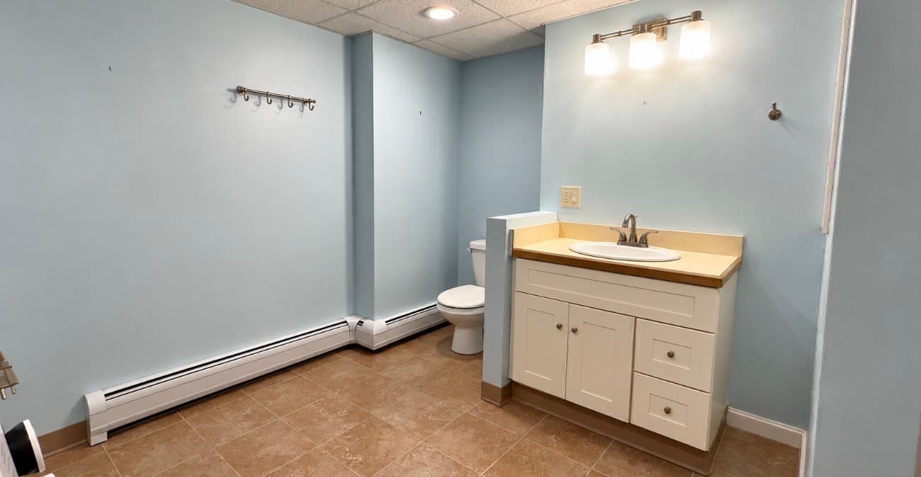 Single Family Residence at 2 Grandview Ln, Easthampton MA 01027, Easthampton, photo 23 of 40