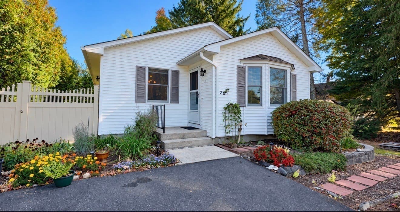 Single Family Residence at 2 Grandview Ln, Easthampton MA 01027, Easthampton, photo 3 of 40