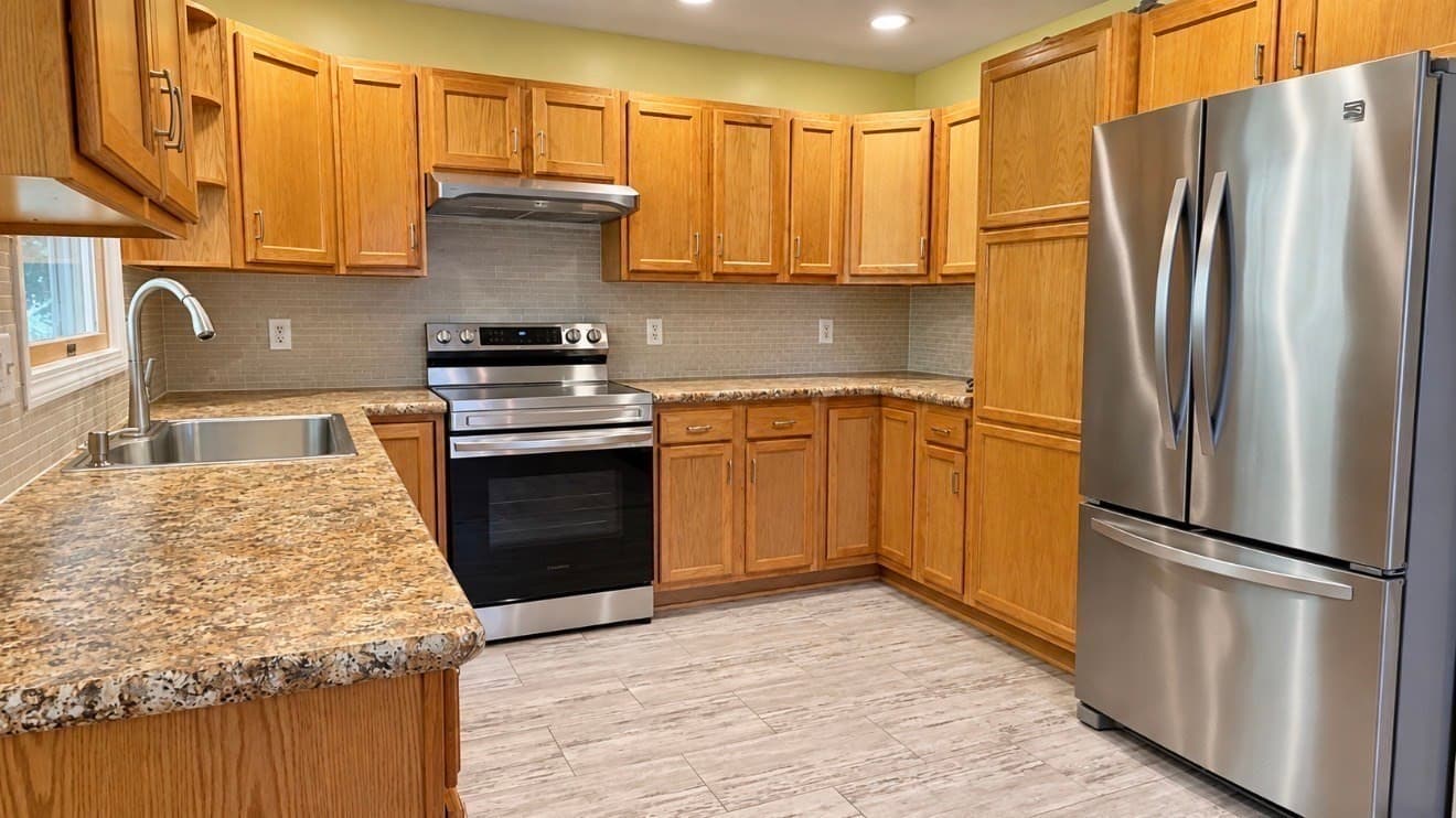 Single Family Residence at 2 Grandview Ln, Easthampton MA 01027, Easthampton, photo 5 of 40