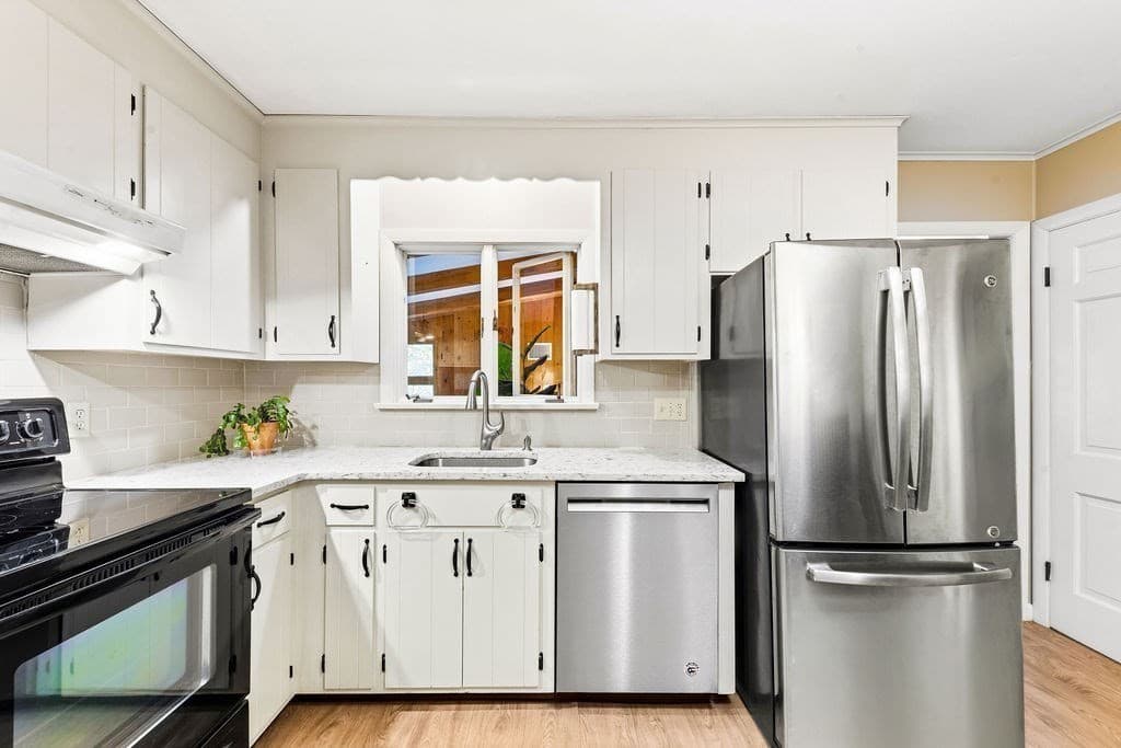 Single Family Residence at 162 Lincoln St, Franklin MA 02038, Franklin, photo 6 of 40