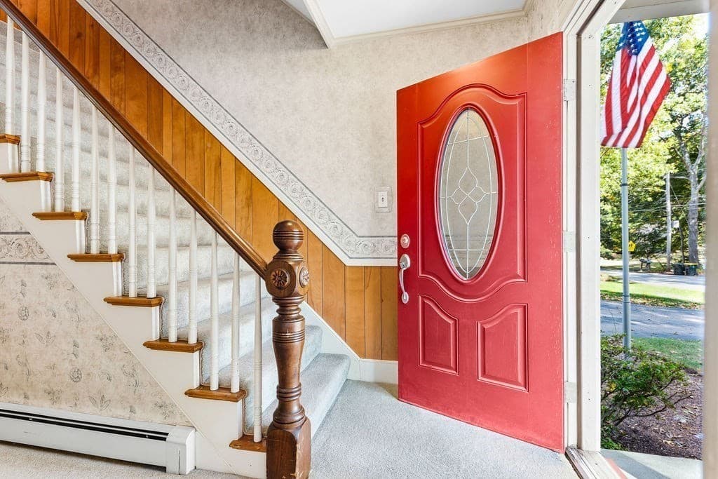 Single Family Residence at 162 Lincoln St, Franklin MA 02038, Franklin, photo 5 of 40