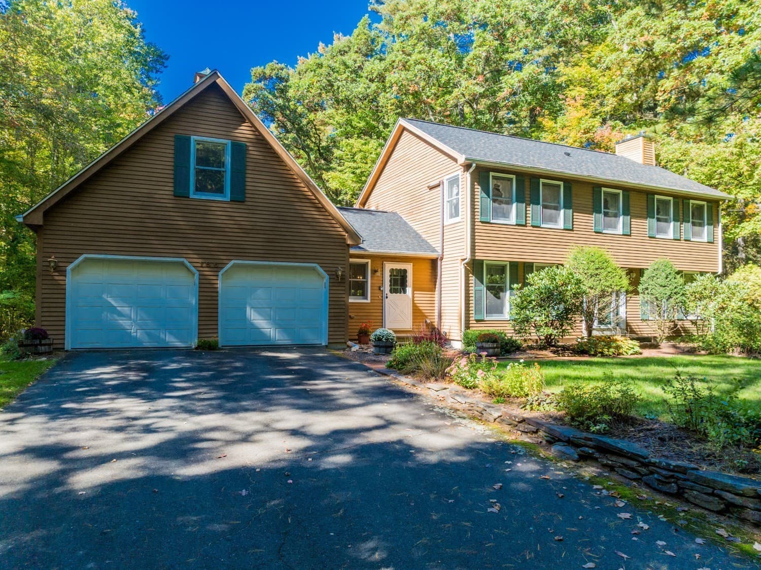 166 Harkness Road, Amherst MA 01002