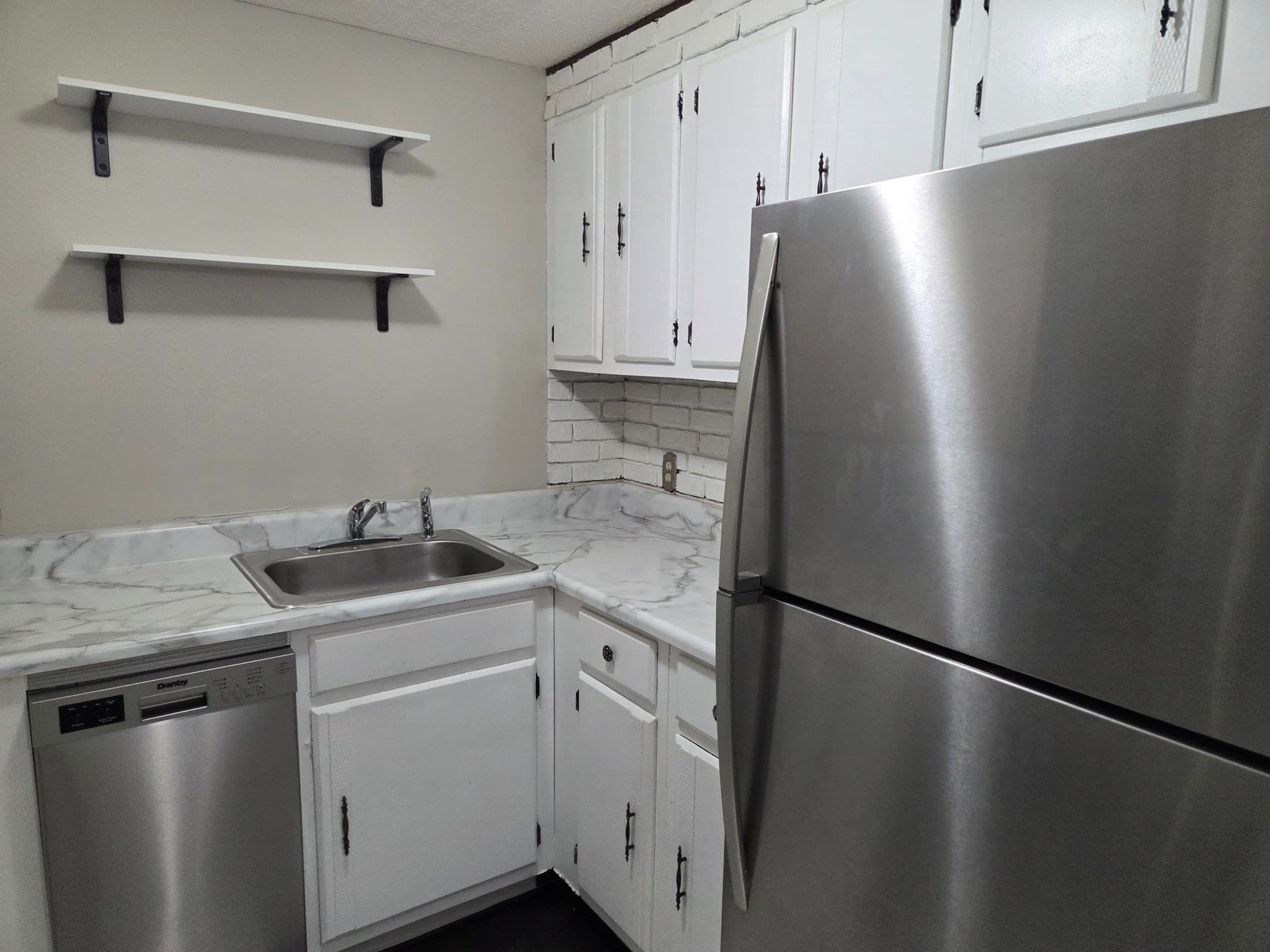 Condominium at 129 Quaker Highway # 23, Uxbridge MA 01569, Uxbridge, photo 2 of 28