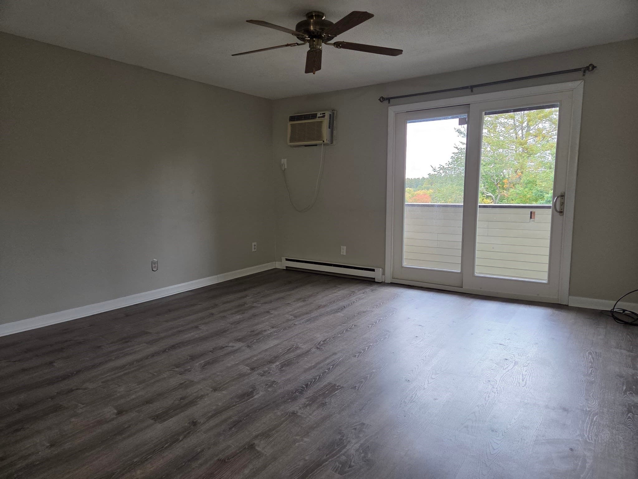 Condominium at 129 Quaker Highway # 23, Uxbridge MA 01569, Uxbridge, photo 9 of 28