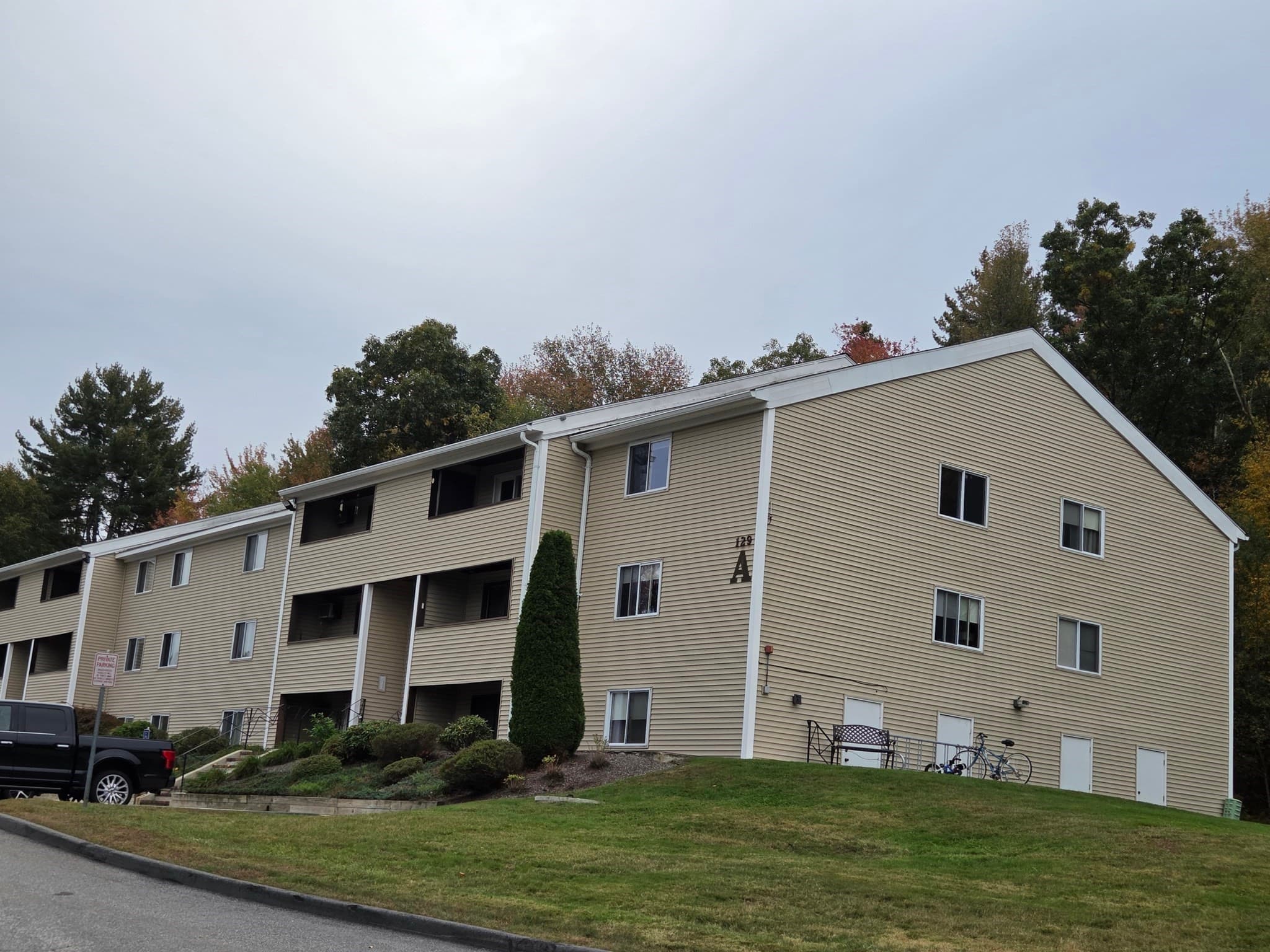 Condominium at 129 Quaker Highway # 23, Uxbridge MA 01569, Uxbridge, photo 25 of 28