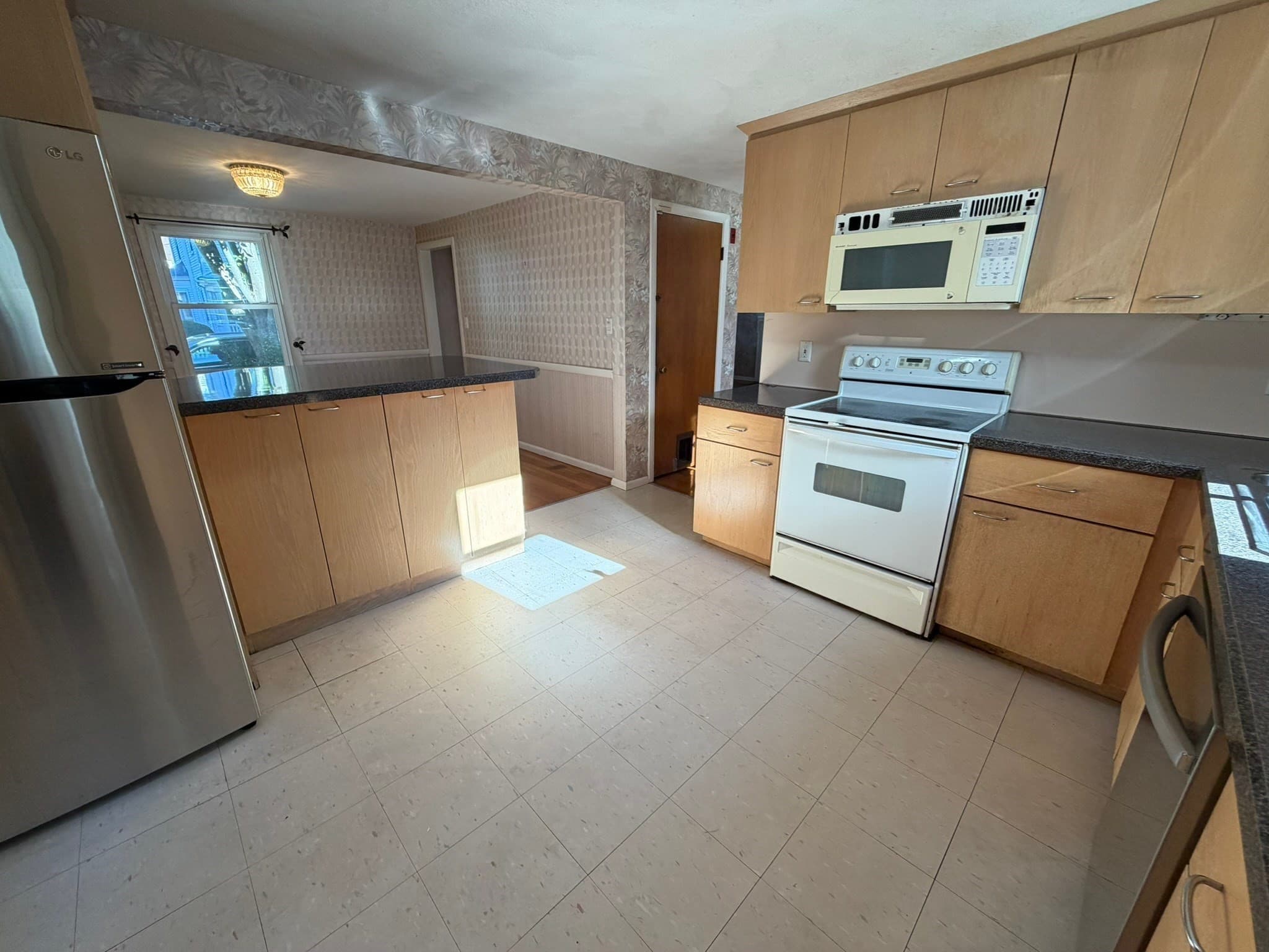 Single Family Residence at 32 Aldrich St, Boston MA 02131, Boston, photo 8 of 22
