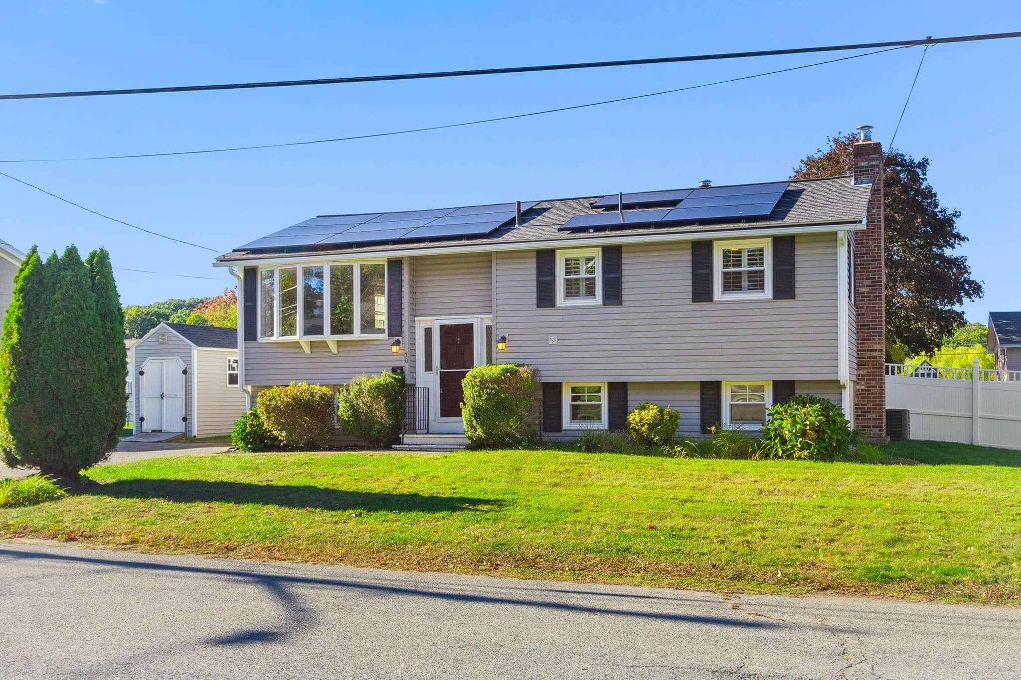 70 Westwind Rd, Lowell MA 01852