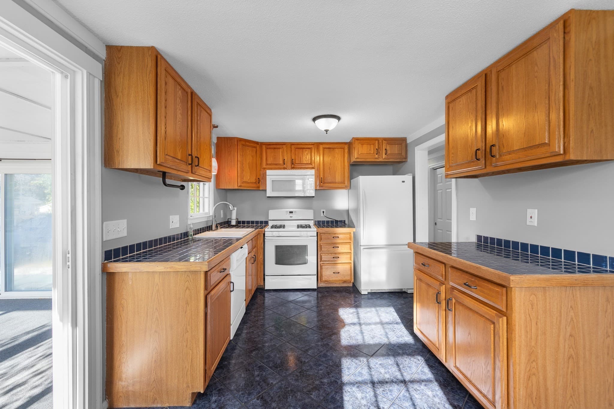 Single Family Residence at 70 Westwind Rd, Lowell MA 01852, Lowell, photo 9 of 31