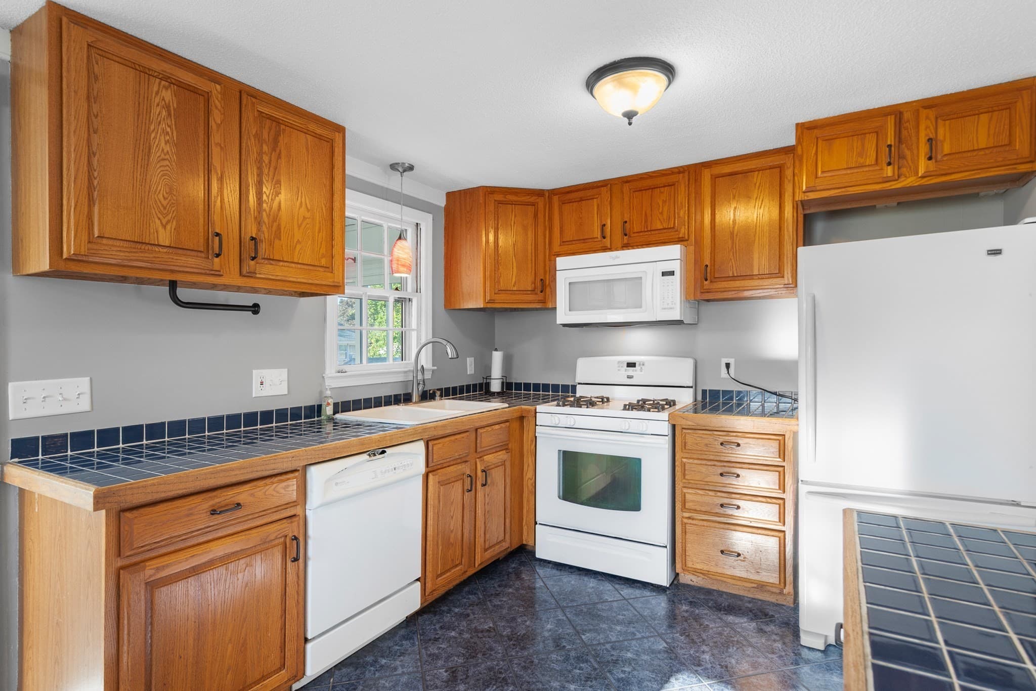 Single Family Residence at 70 Westwind Rd, Lowell MA 01852, Lowell, photo 10 of 31