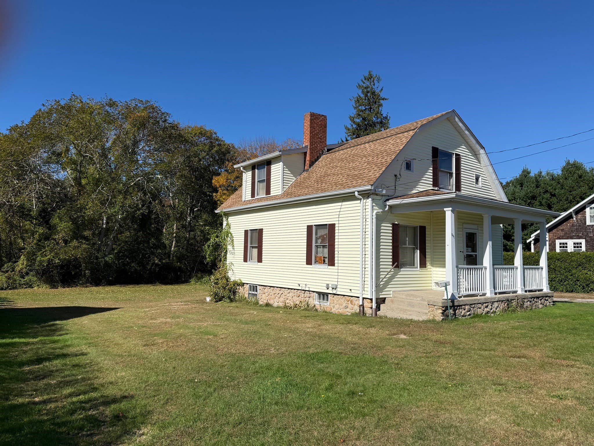 Single Family Residence at 381 Slocum Rd, Dartmouth MA 02747, Dartmouth, photo 3 of 16