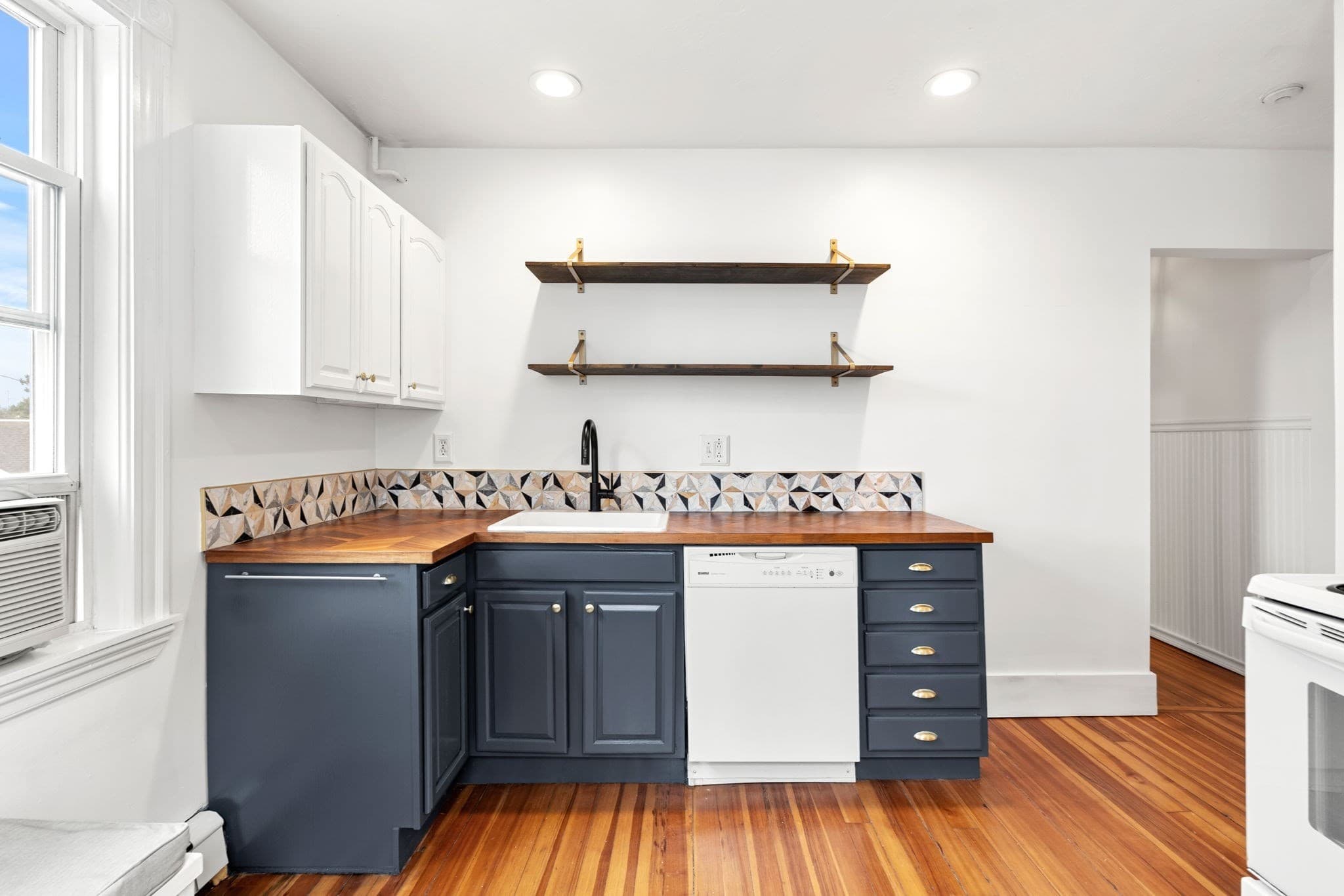 Condominium at 401 Cabot St # 4, Beverly MA 01915, Beverly, photo 6 of 25