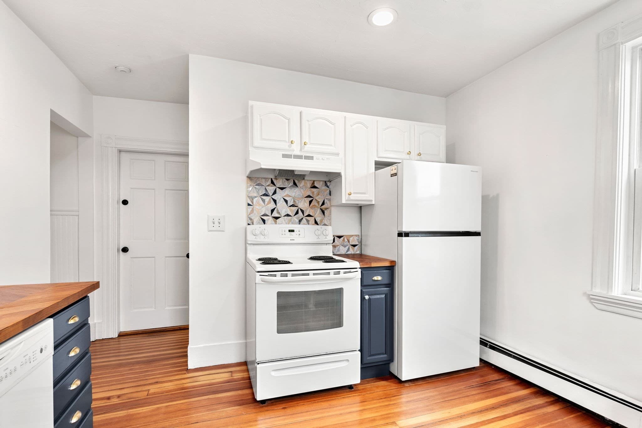 Condominium at 401 Cabot St # 4, Beverly MA 01915, Beverly, photo 9 of 25